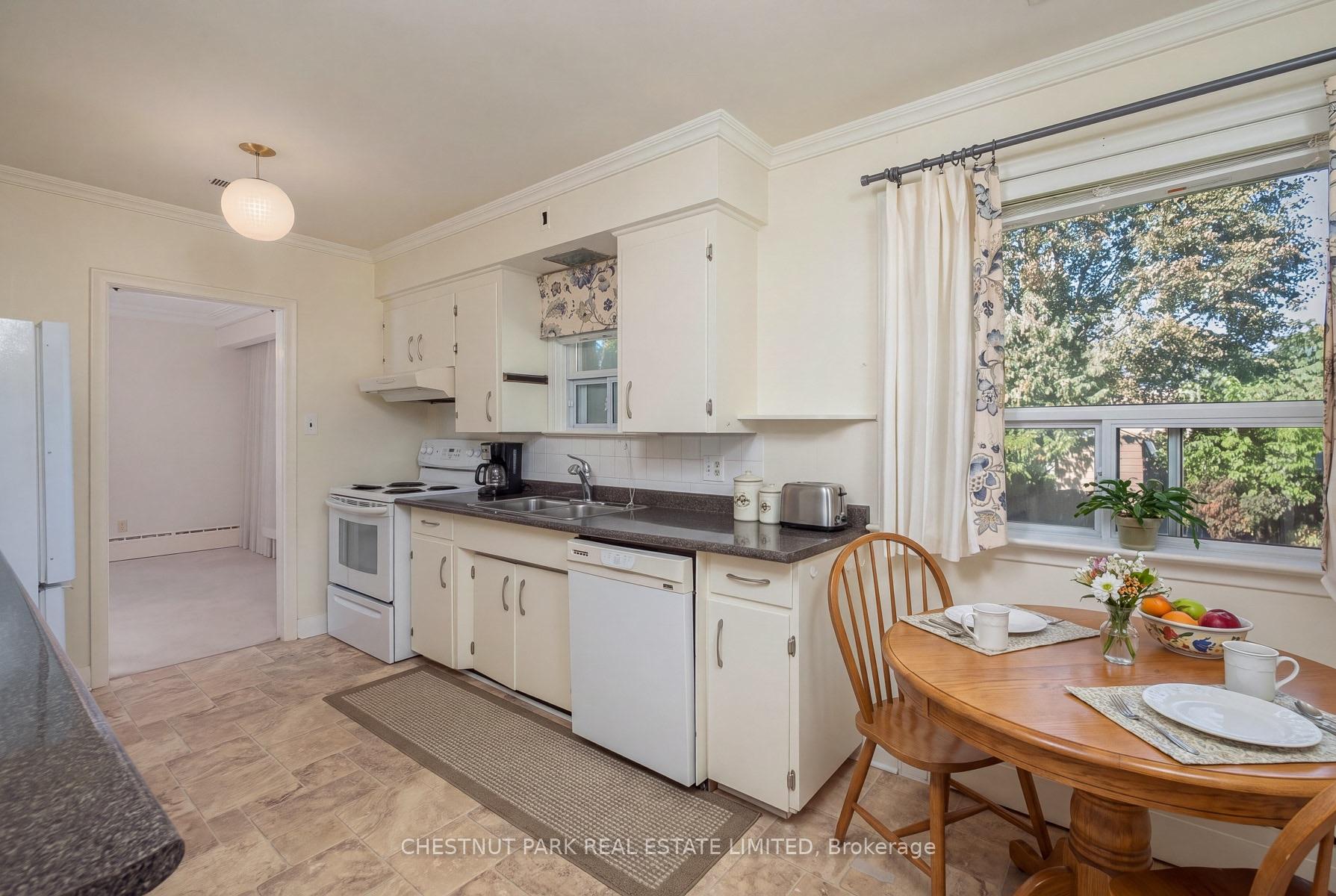 Photo 13 of 20 Strathroy Crescent, Markham, Old Markham Village — HOMEH