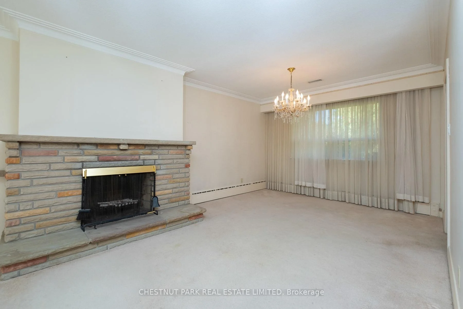 Photo 4 of 20 Strathroy Crescent, Markham, Old Markham Village — HOMEH