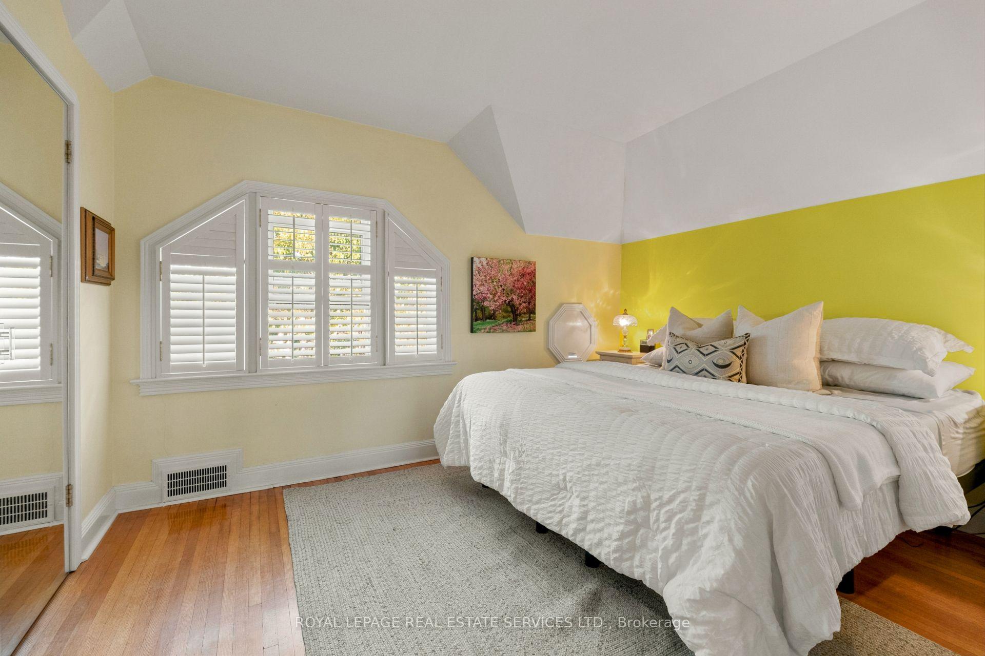 Photo 16 of 64 Cliveden Avenue, Etobicoke, Stonegate-Queensway — HOMEH
