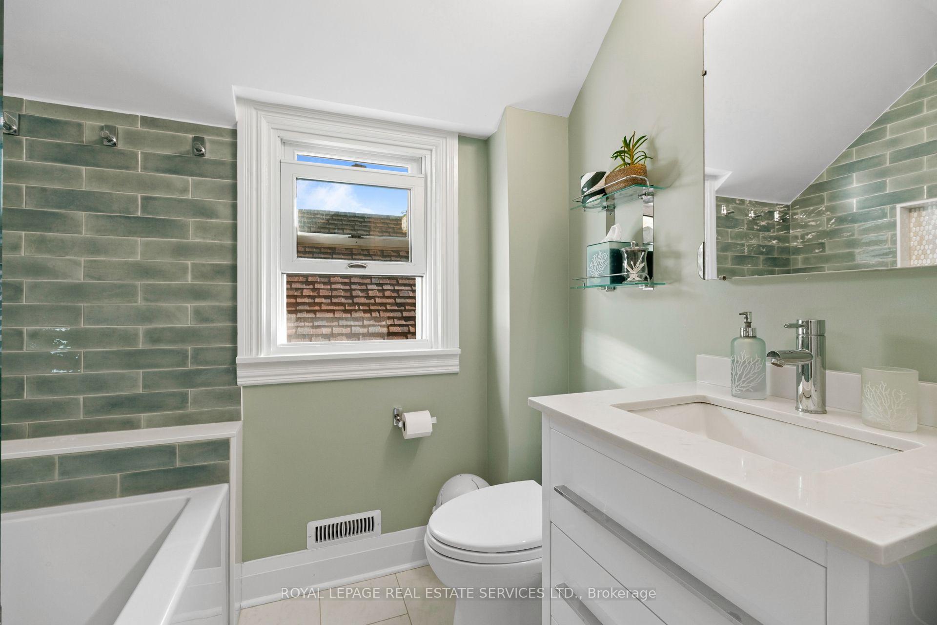 Photo 23 of 64 Cliveden Avenue, Etobicoke, Stonegate-Queensway — HOMEH