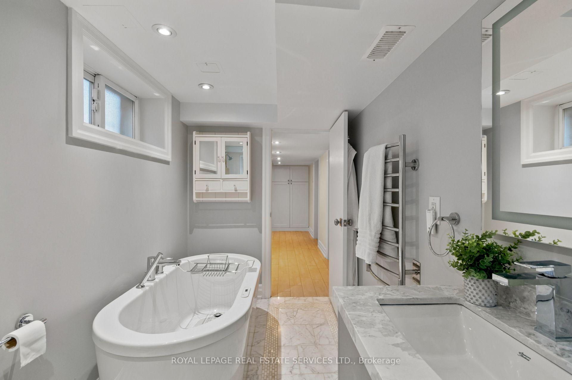 Photo 31 of 64 Cliveden Avenue, Etobicoke, Stonegate-Queensway — HOMEH