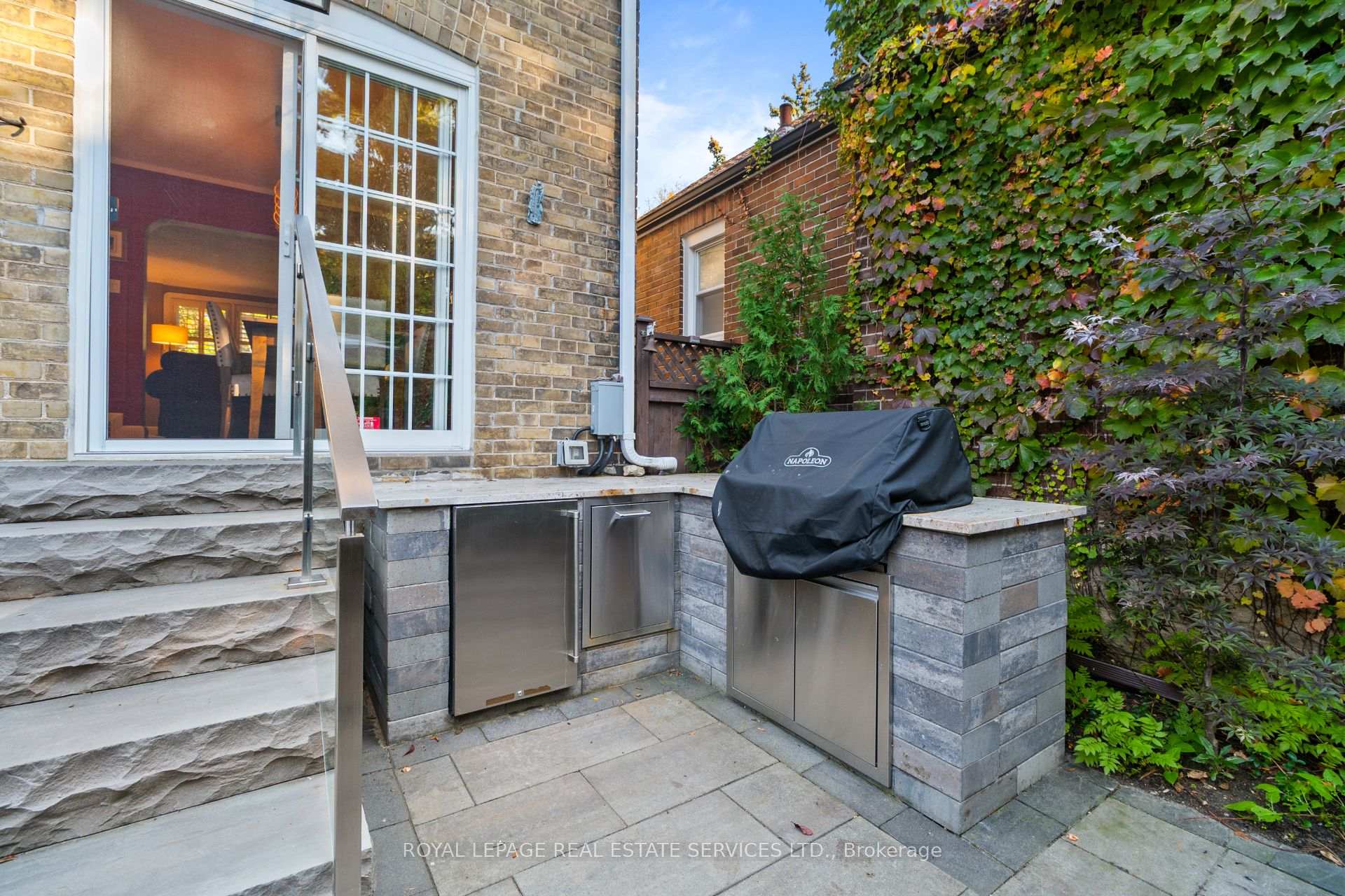 Photo 34 of 64 Cliveden Avenue, Etobicoke, Stonegate-Queensway — HOMEH