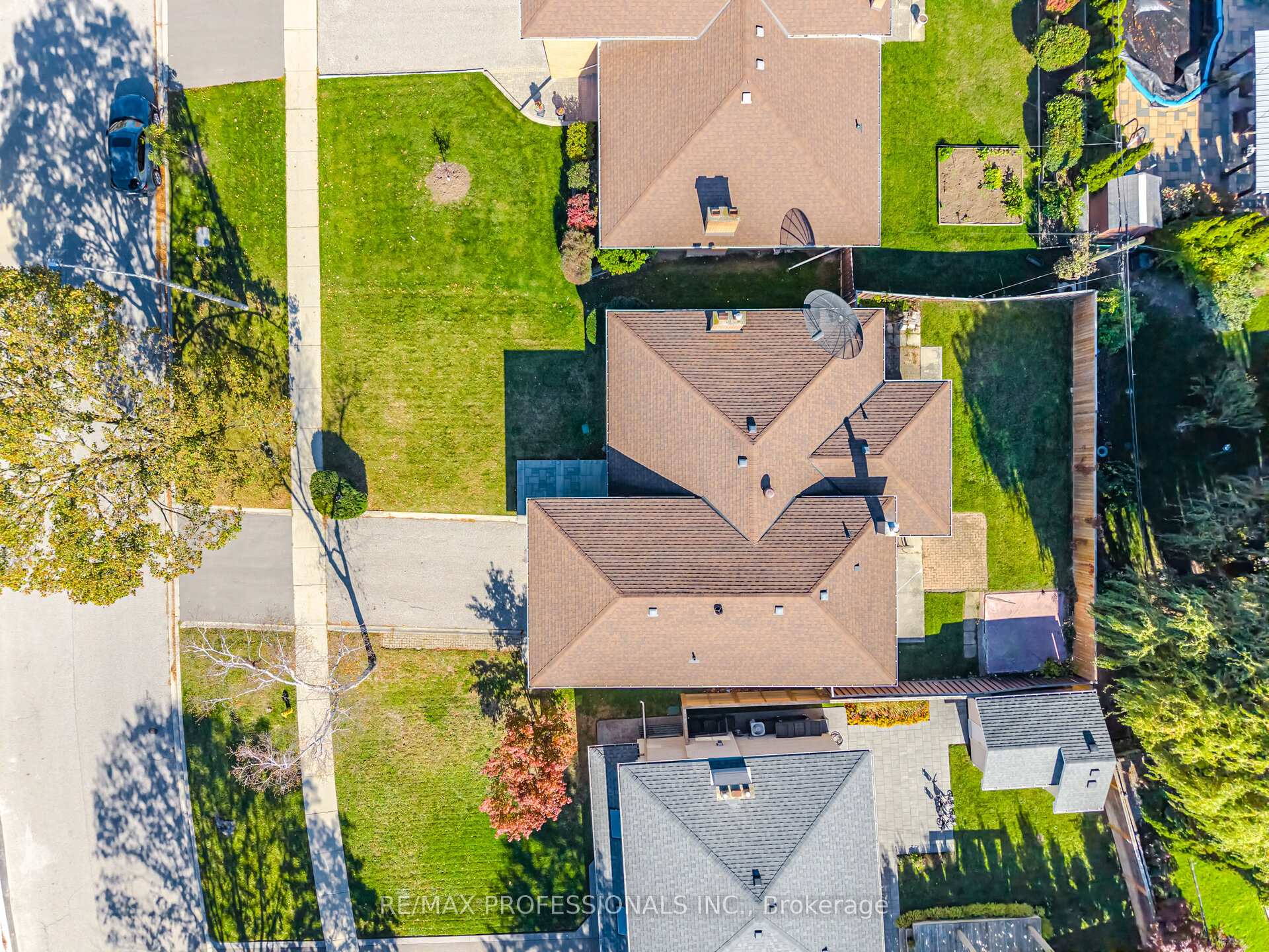 Photo 4 of 103 Mill Road, Etobicoke, Markland Wood — HOMEH