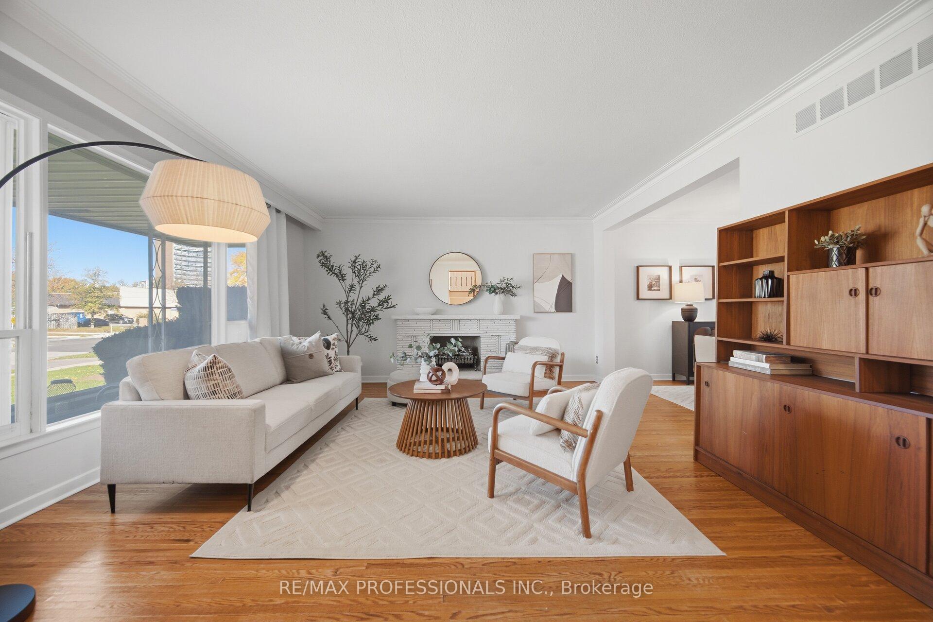 Photo 5 of 103 Mill Road, Etobicoke, Markland Wood — HOMEH