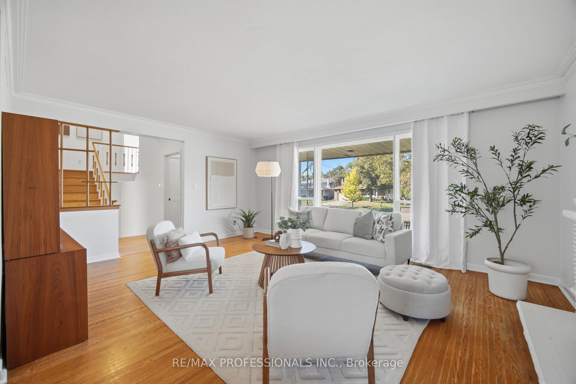 Photo 6 of 103 Mill Road, Etobicoke, Markland Wood — HOMEH