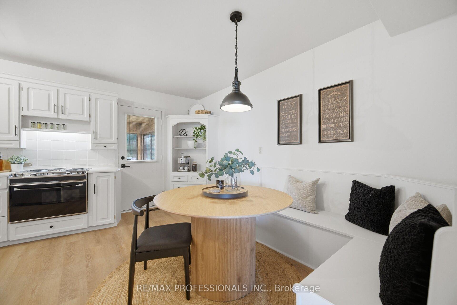 Photo 15 of 103 Mill Road, Etobicoke, Markland Wood — HOMEH