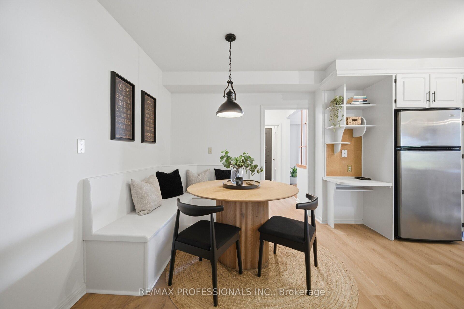 Photo 16 of 103 Mill Road, Etobicoke, Markland Wood — HOMEH