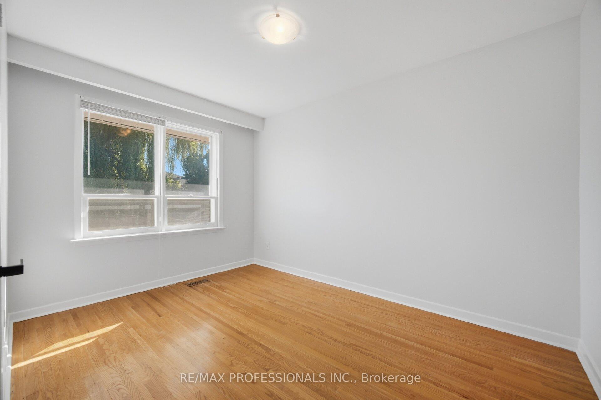 Photo 25 of 103 Mill Road, Etobicoke, Markland Wood — HOMEH