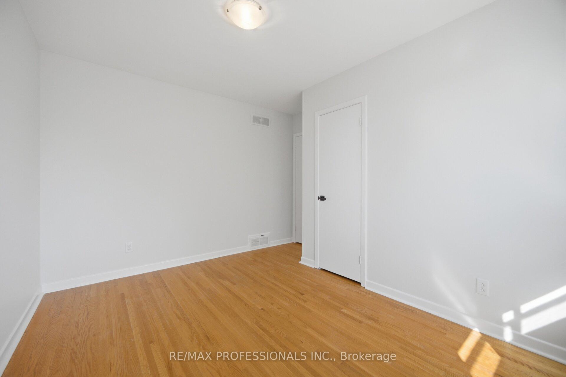 Photo 26 of 103 Mill Road, Etobicoke, Markland Wood — HOMEH