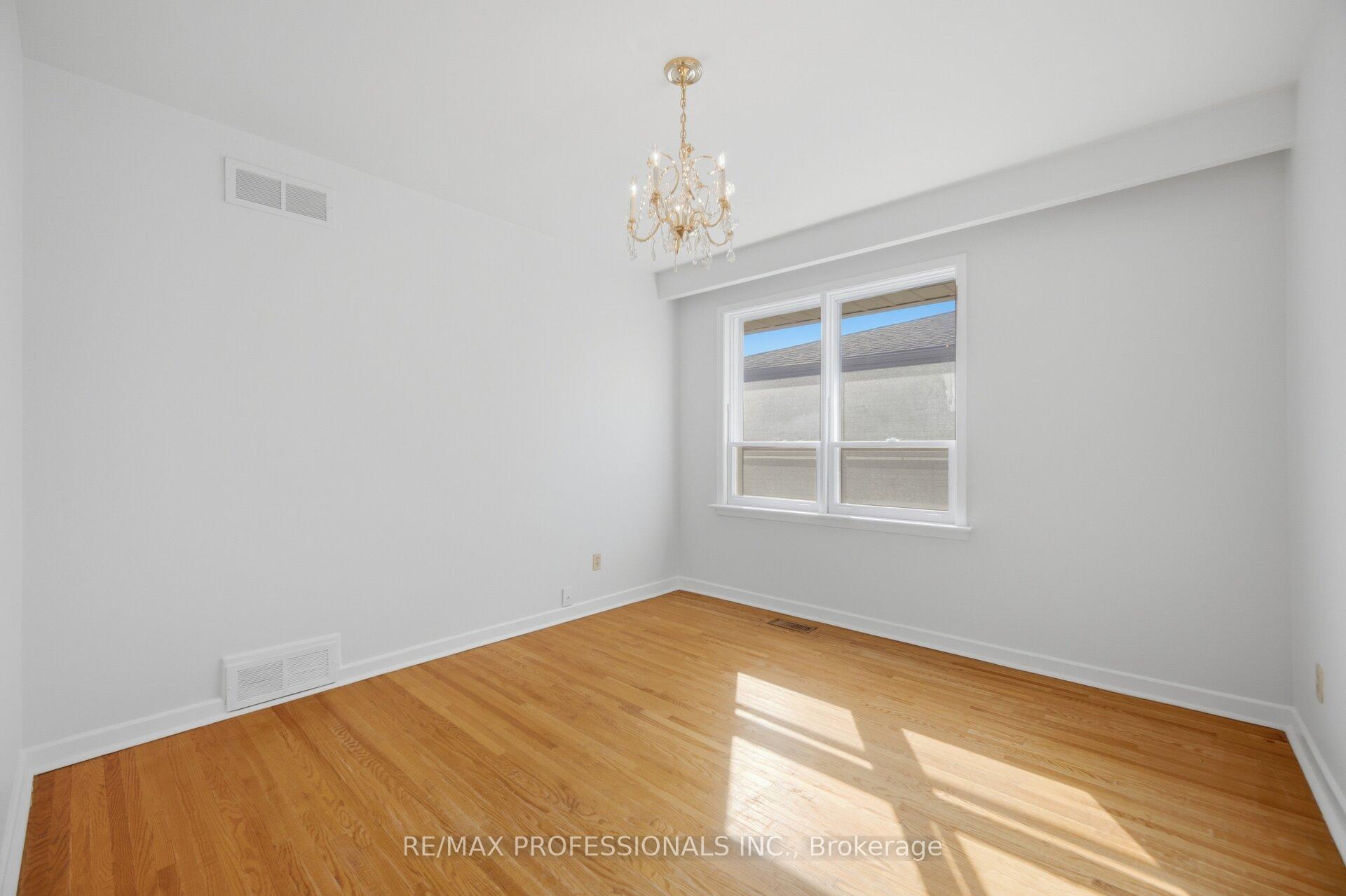 Photo 27 of 103 Mill Road, Etobicoke, Markland Wood — HOMEH