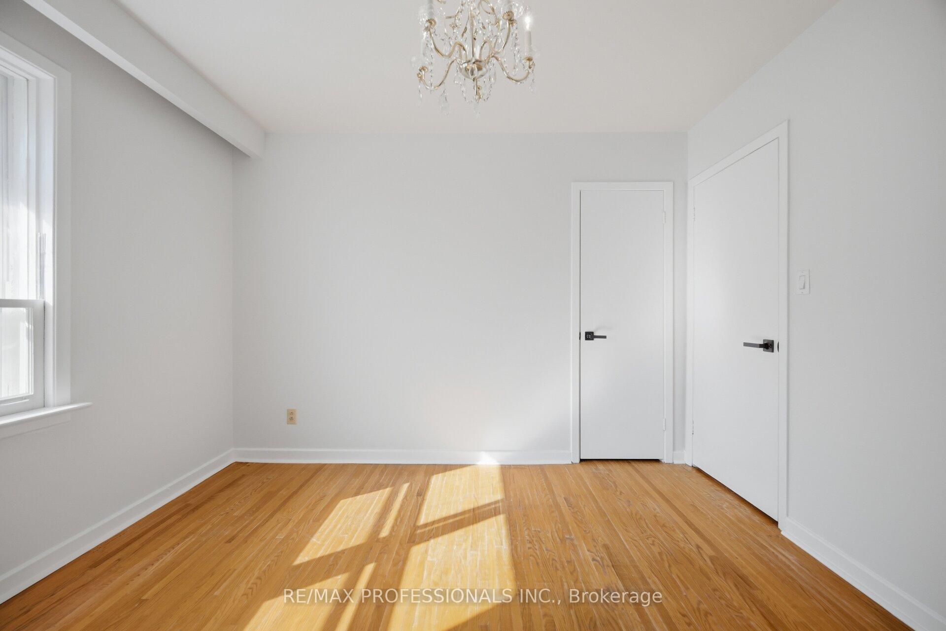 Photo 28 of 103 Mill Road, Etobicoke, Markland Wood — HOMEH