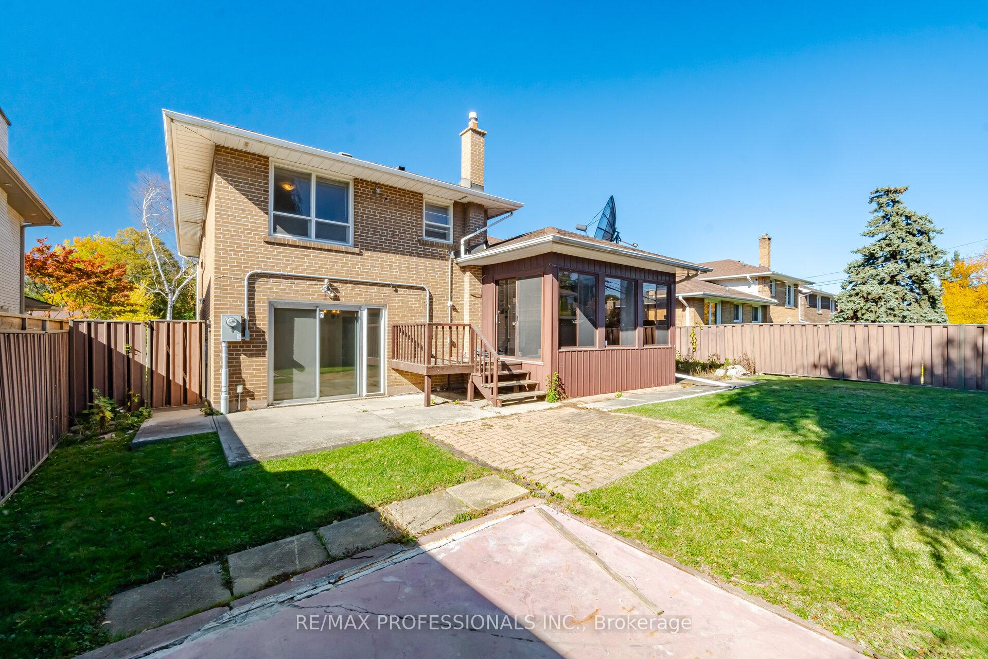 Photo 34 of 103 Mill Road, Etobicoke, Markland Wood — HOMEH