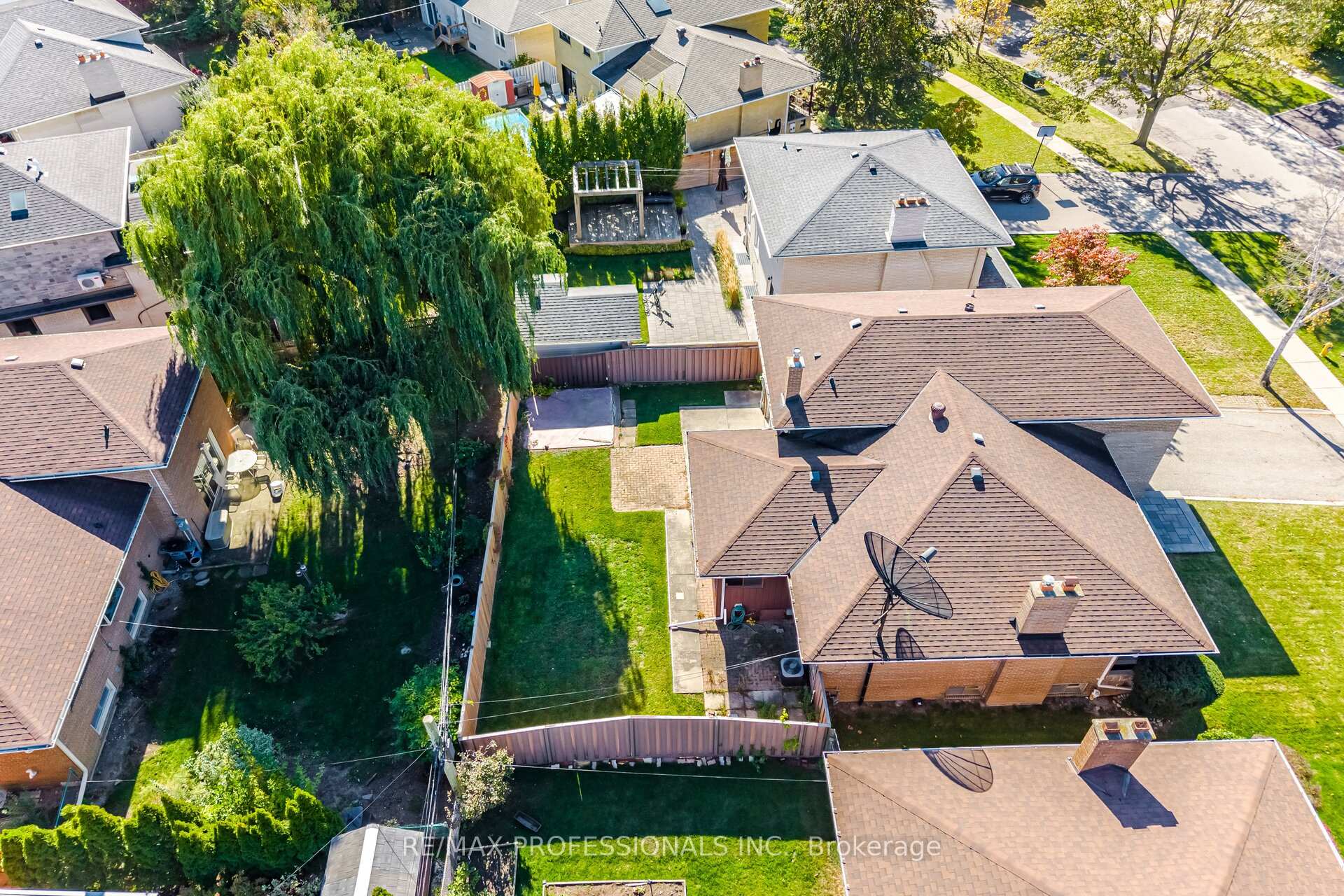 Photo 37 of 103 Mill Road, Etobicoke, Markland Wood — HOMEH