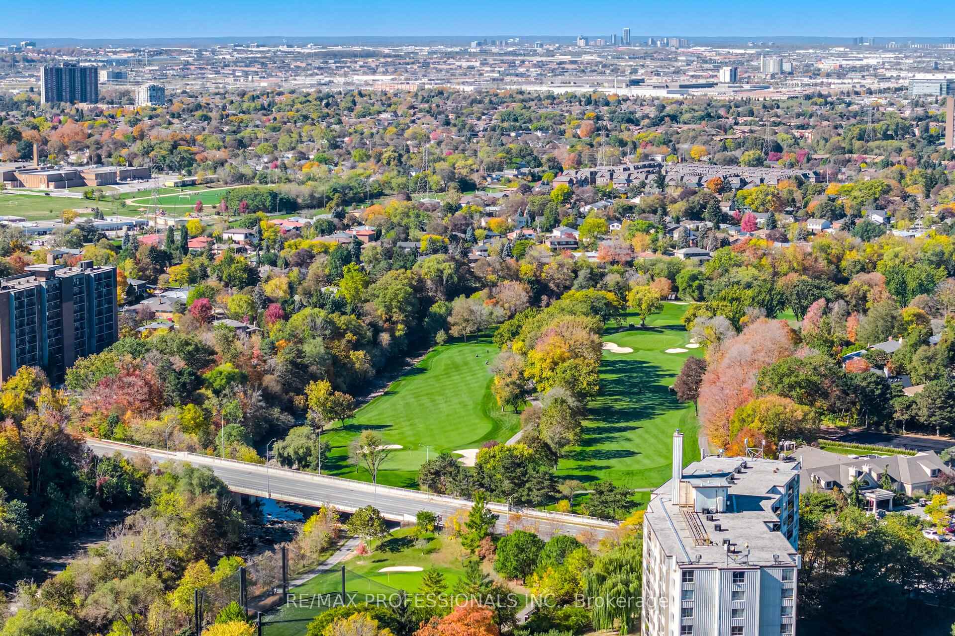 Photo 40 of 103 Mill Road, Etobicoke, Markland Wood — HOMEH