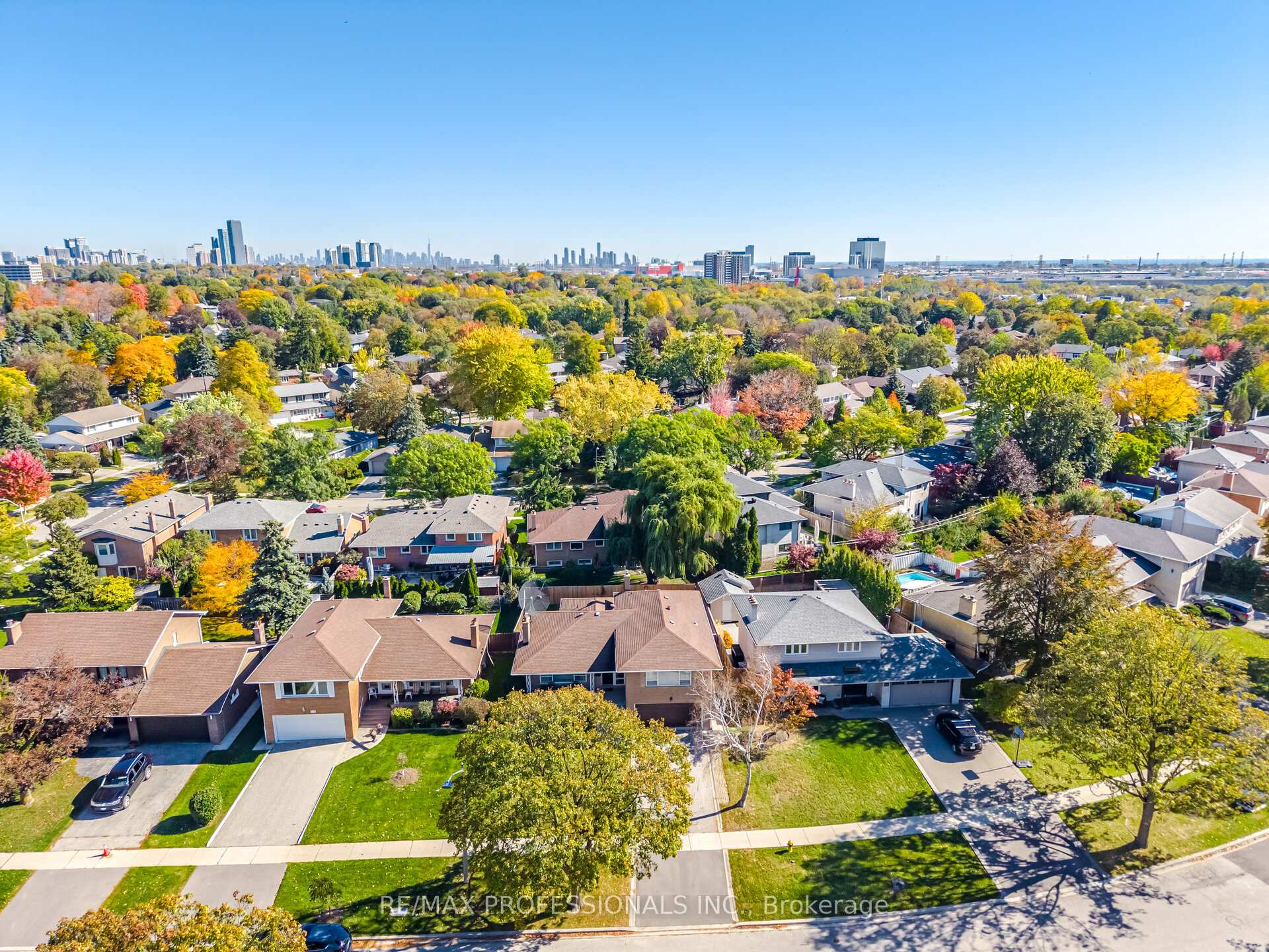 Photo 41 of 103 Mill Road, Etobicoke, Markland Wood — HOMEH