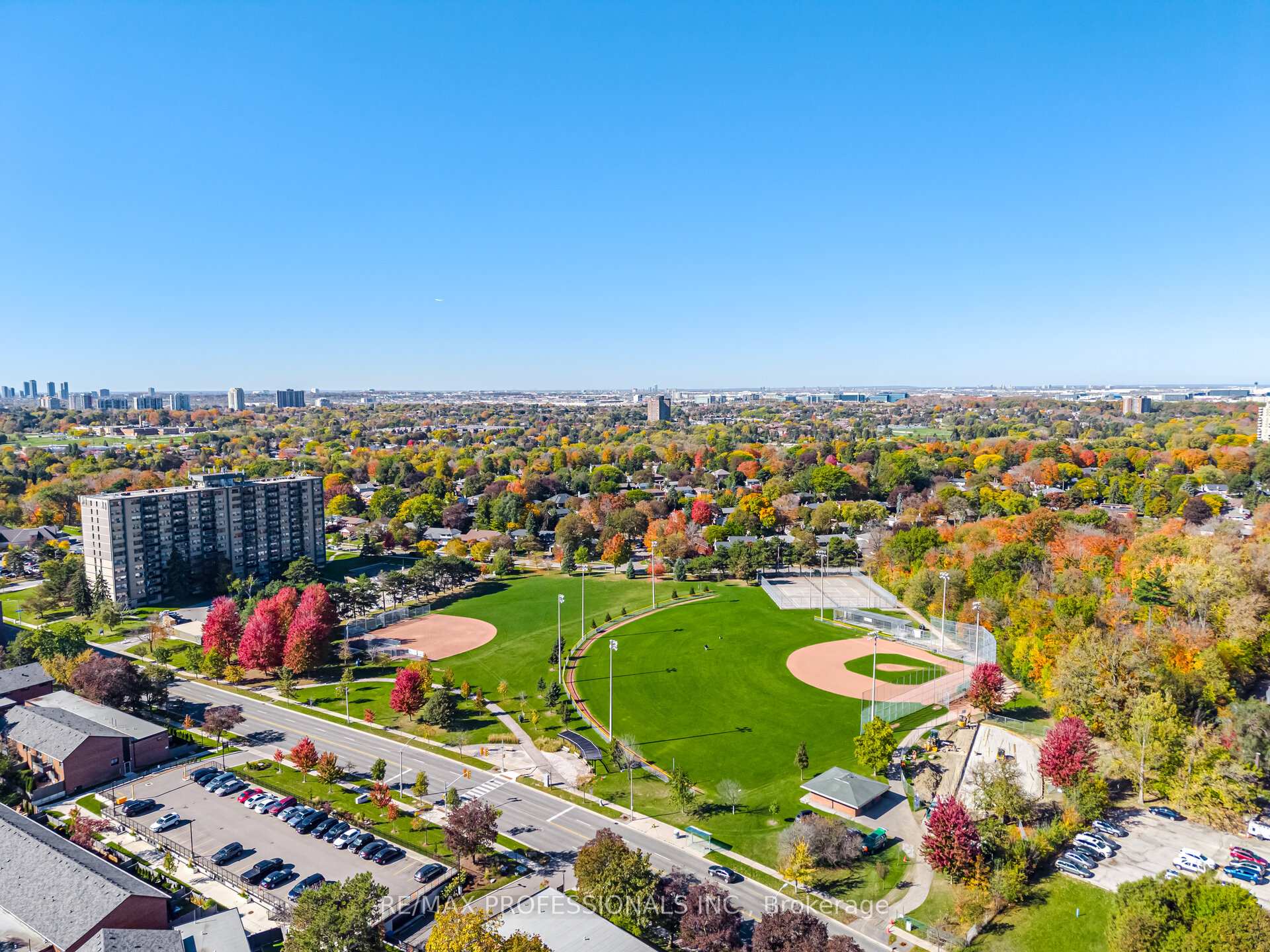 Photo 42 of 103 Mill Road, Etobicoke, Markland Wood — HOMEH