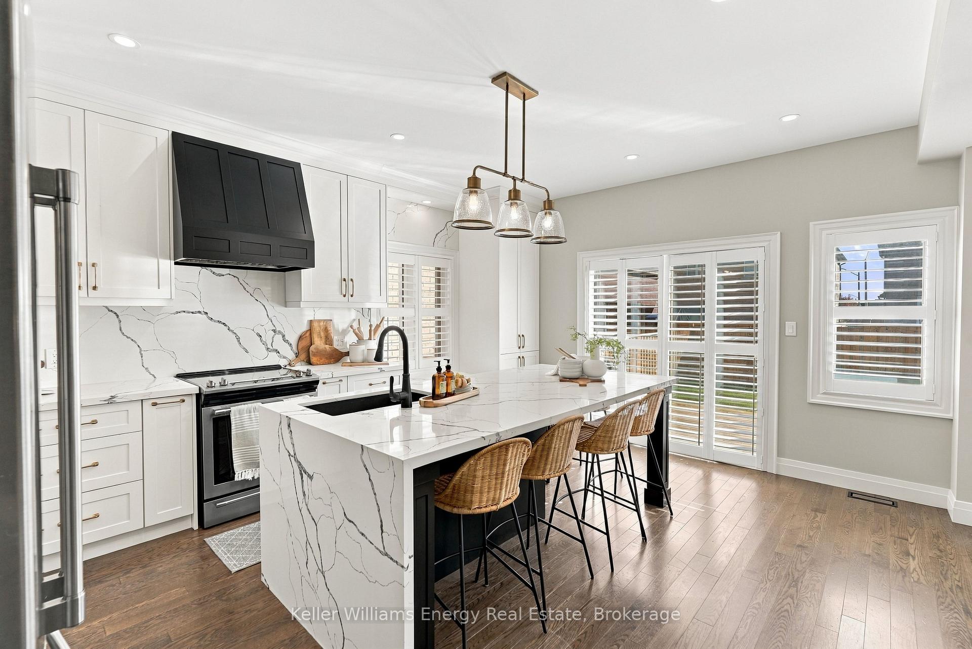 Photo 6 of 165 Douglas Kemp Crescent, Clarington, Bowmanville — HOMEH