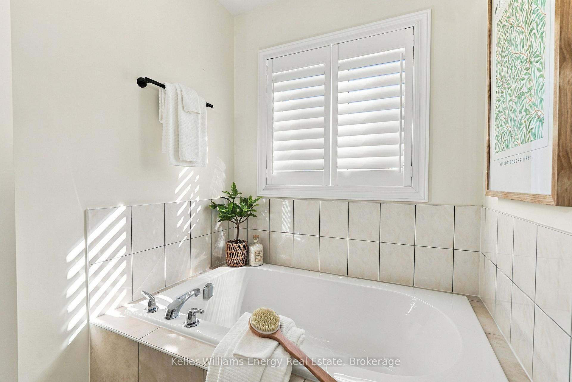 Photo 23 of 165 Douglas Kemp Crescent, Clarington, Bowmanville — HOMEH