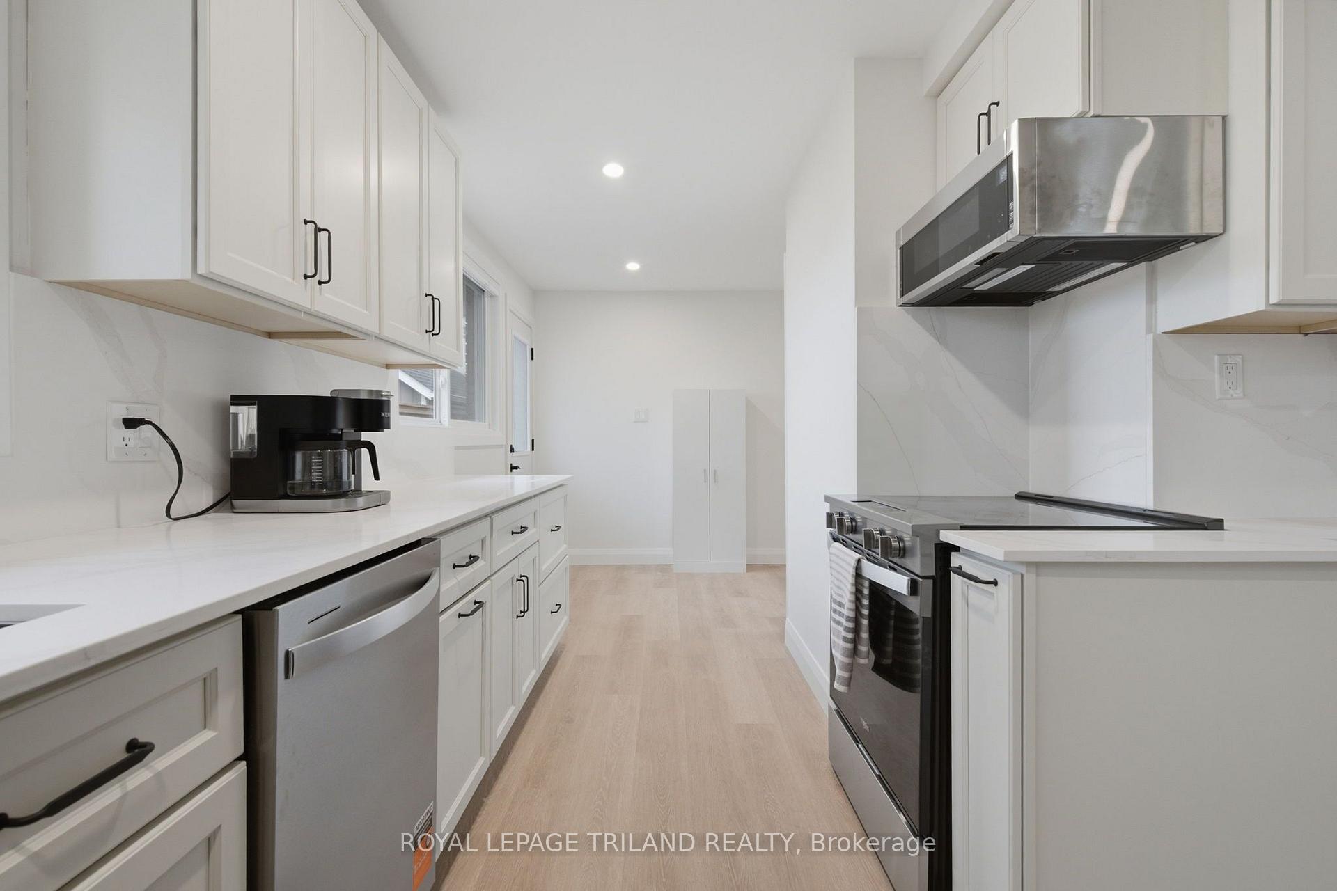 Photo 3 of Unit UPPER, 27 Aldborough Avenue, St. Thomas — HOMEH