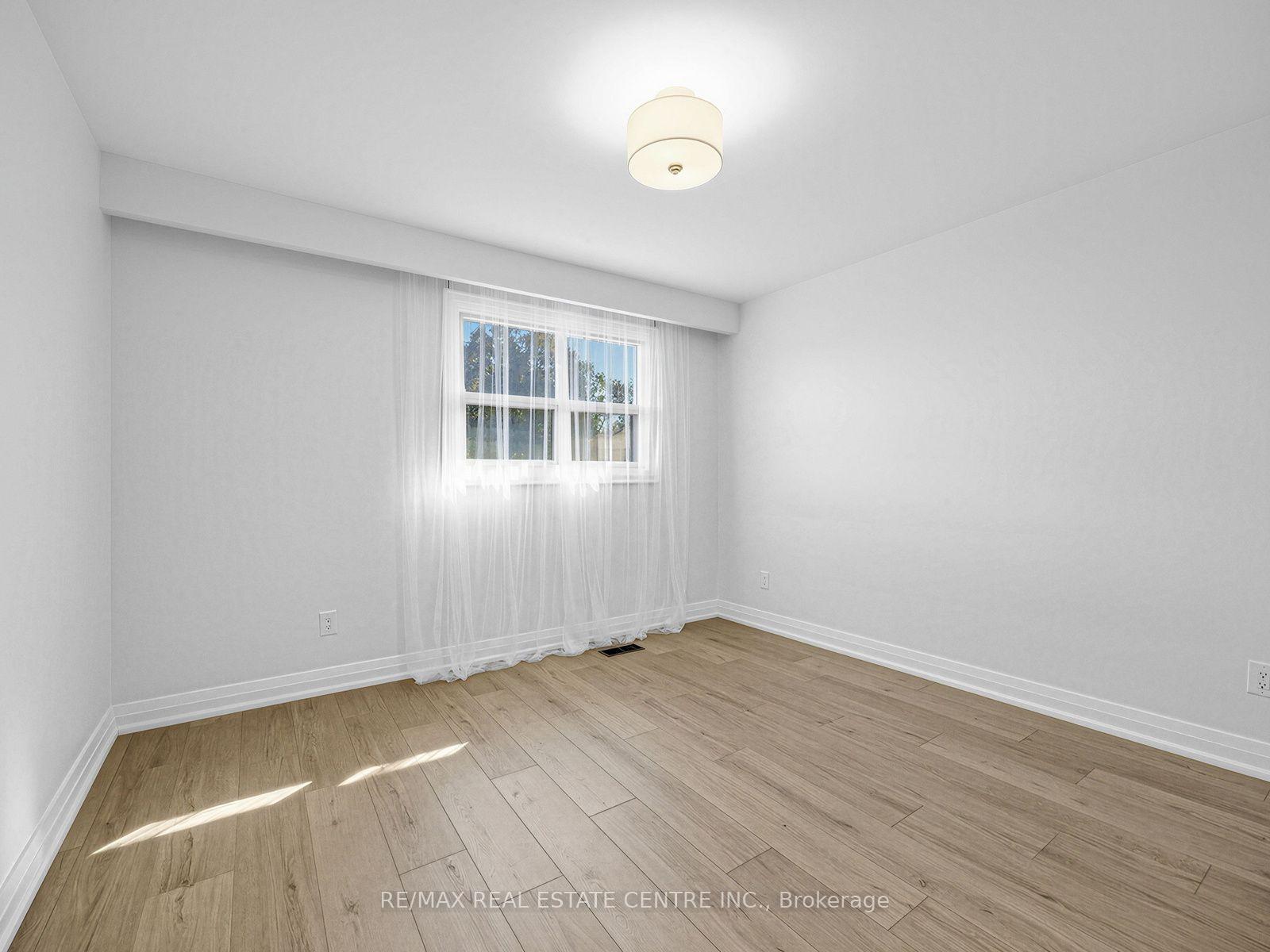 Photo 19 of 2362 Denise Road, Mississauga, Lakeview — HOMEH