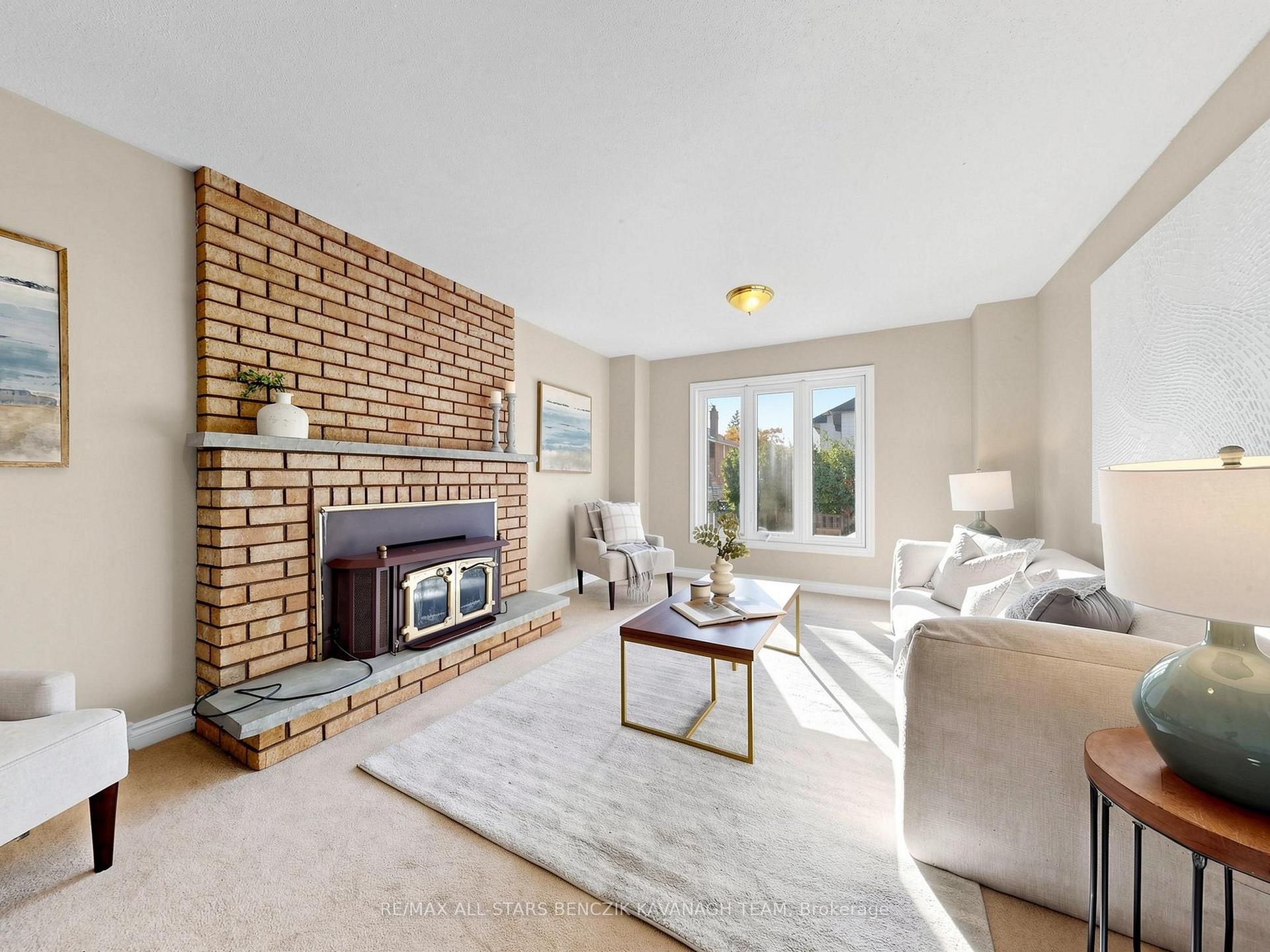 Photo 9 of 37 Dowling Circle, Markham, Milliken Mills East — HOMEH