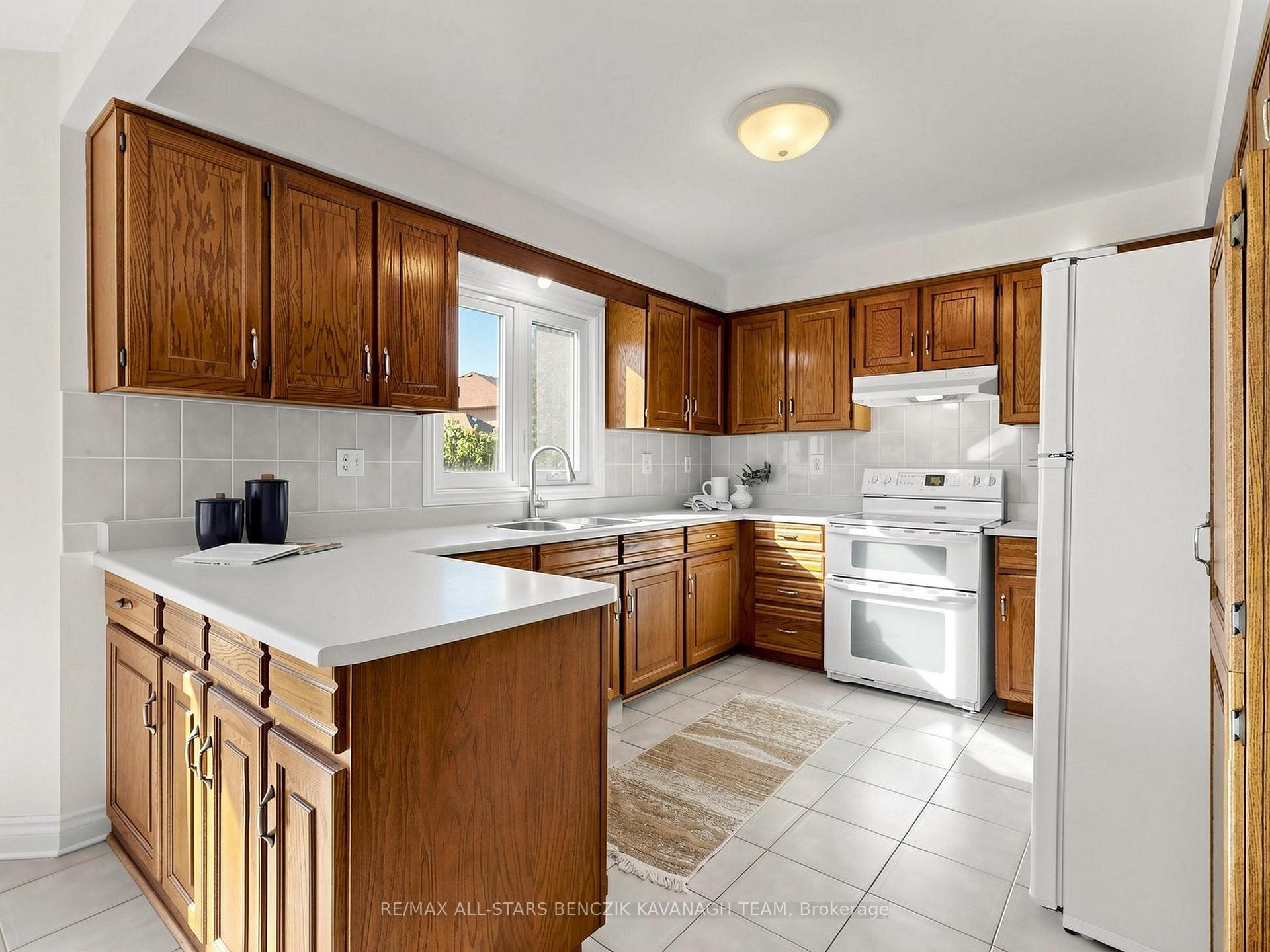 Photo 11 of 37 Dowling Circle, Markham, Milliken Mills East — HOMEH
