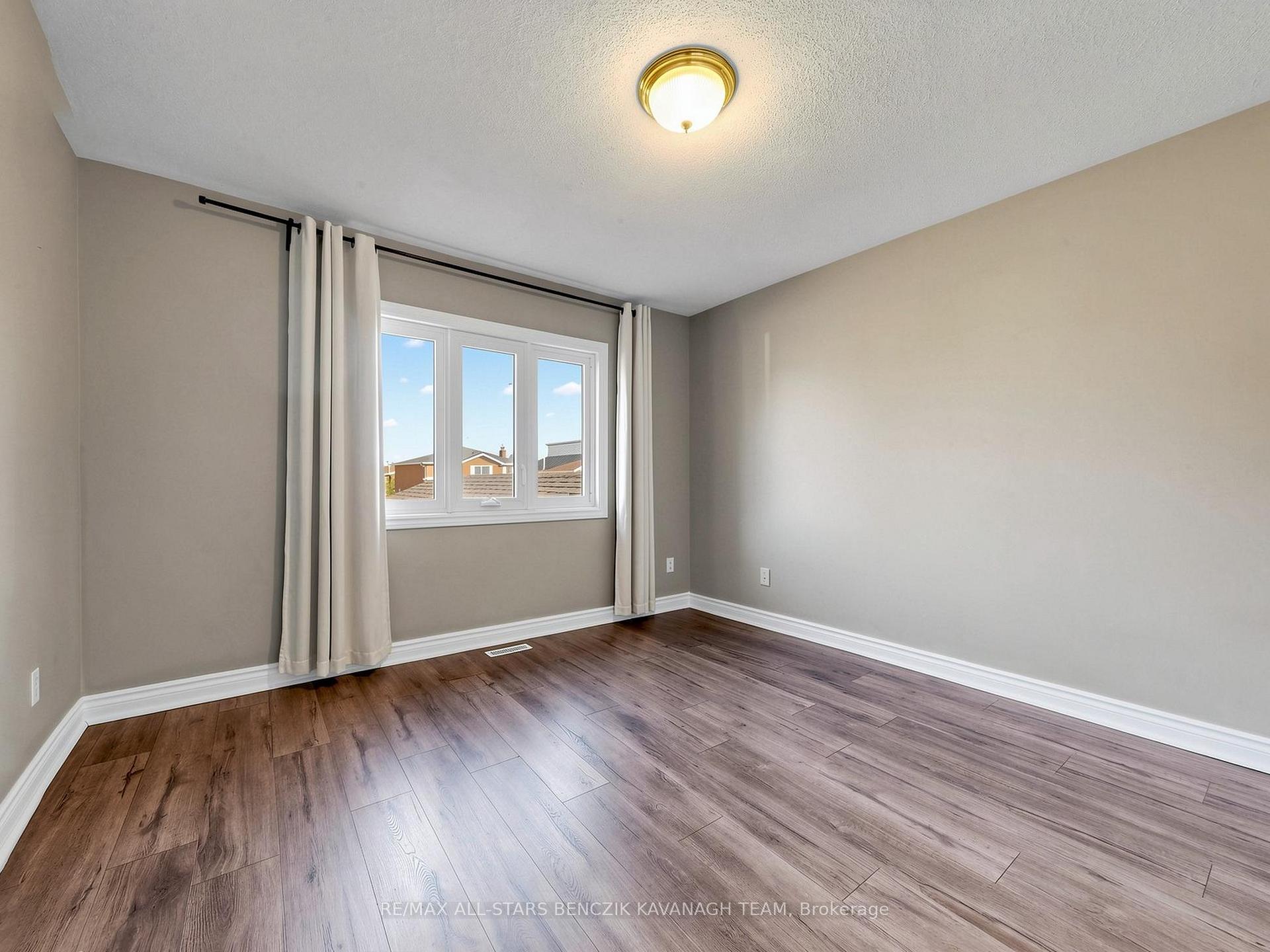 Photo 22 of 37 Dowling Circle, Markham, Milliken Mills East — HOMEH