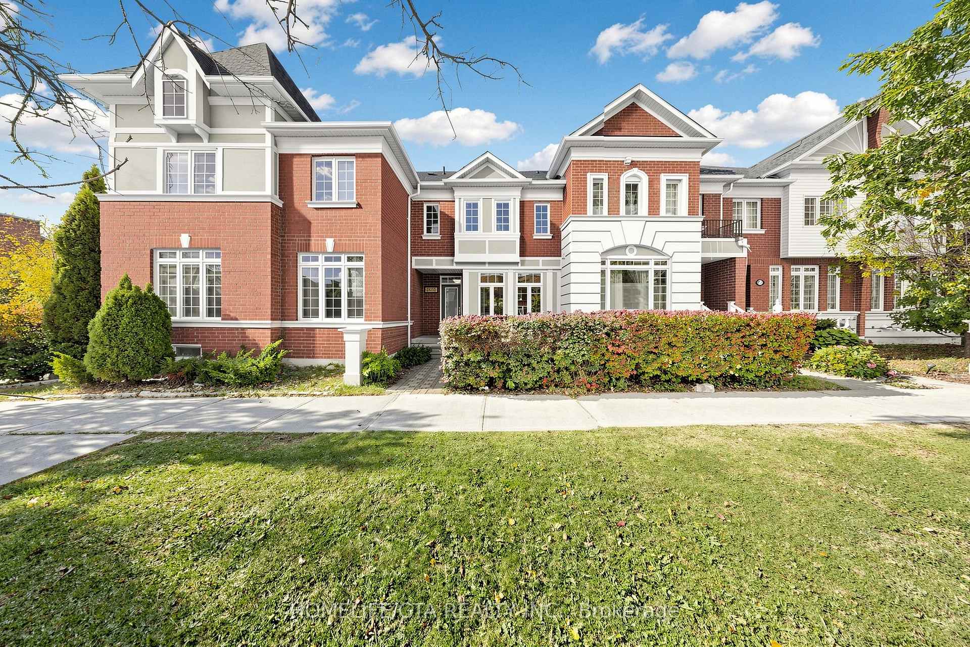 Photo 2 of 2965 Bur Oak Avenue, Markham, Cornell — HOMEH