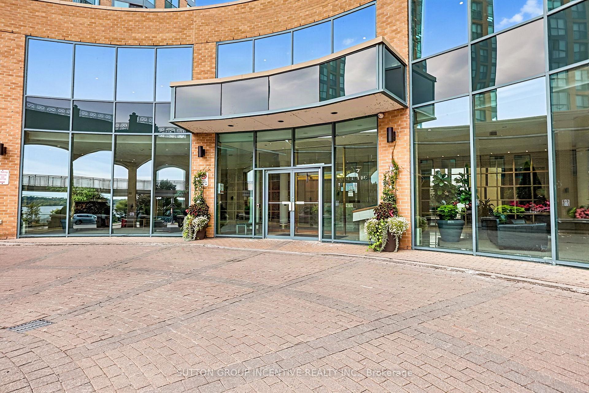Photo 4 of Unit 304, 140 Dunlop Street E, Barrie, City Centre — HOMEH