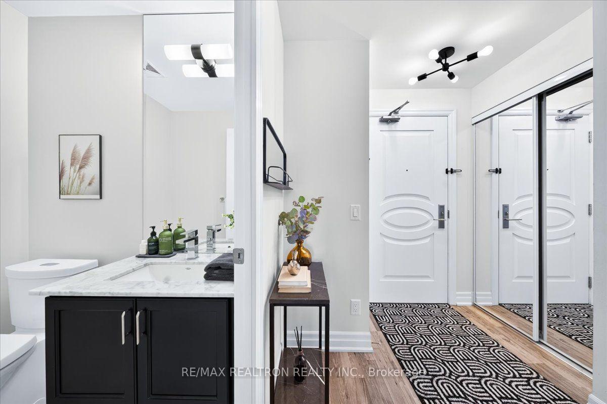 Photo 9 of Unit 802, 9075 Jane Street, Vaughan, Concord — HOMEH