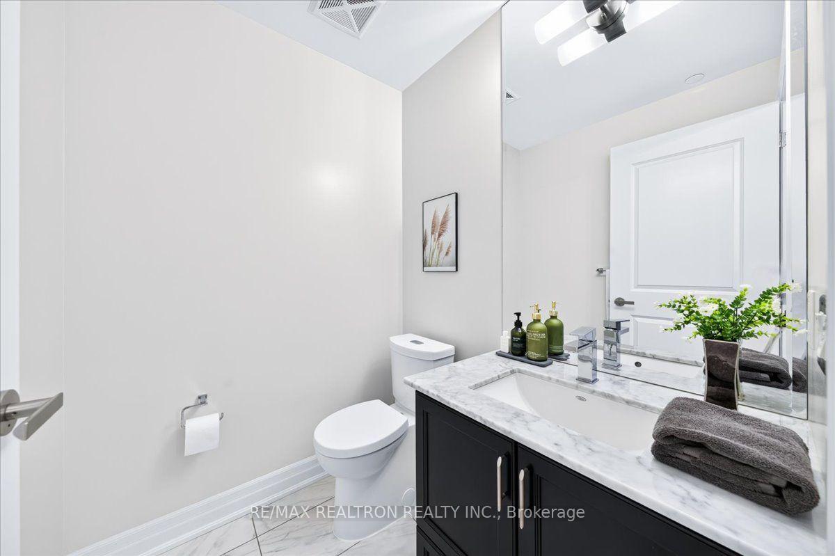 Photo 11 of Unit 802, 9075 Jane Street, Vaughan, Concord — HOMEH