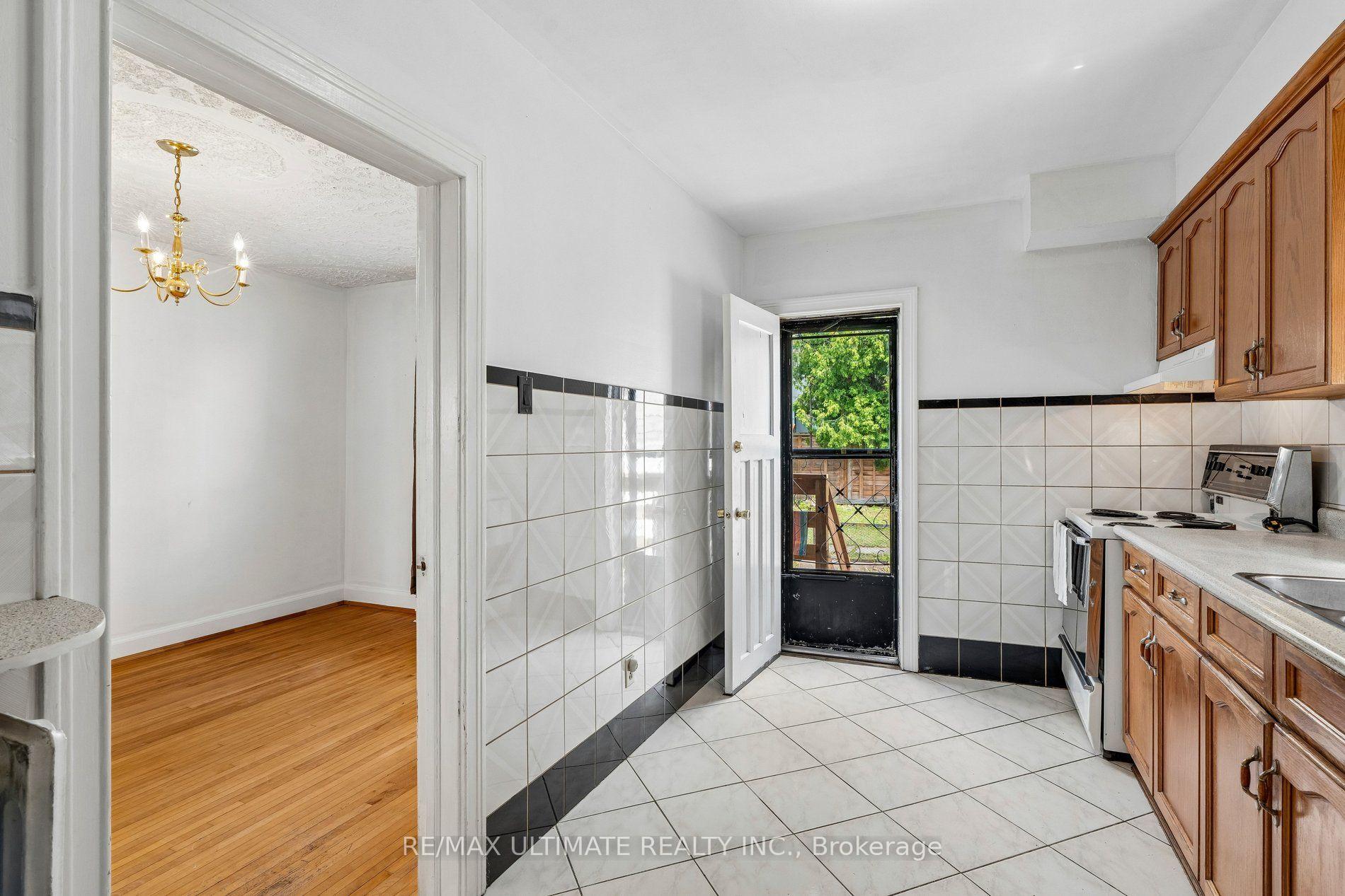 Photo 17 of 463 Oakwood Avenue, Toronto, Oakwood Village — HOMEH