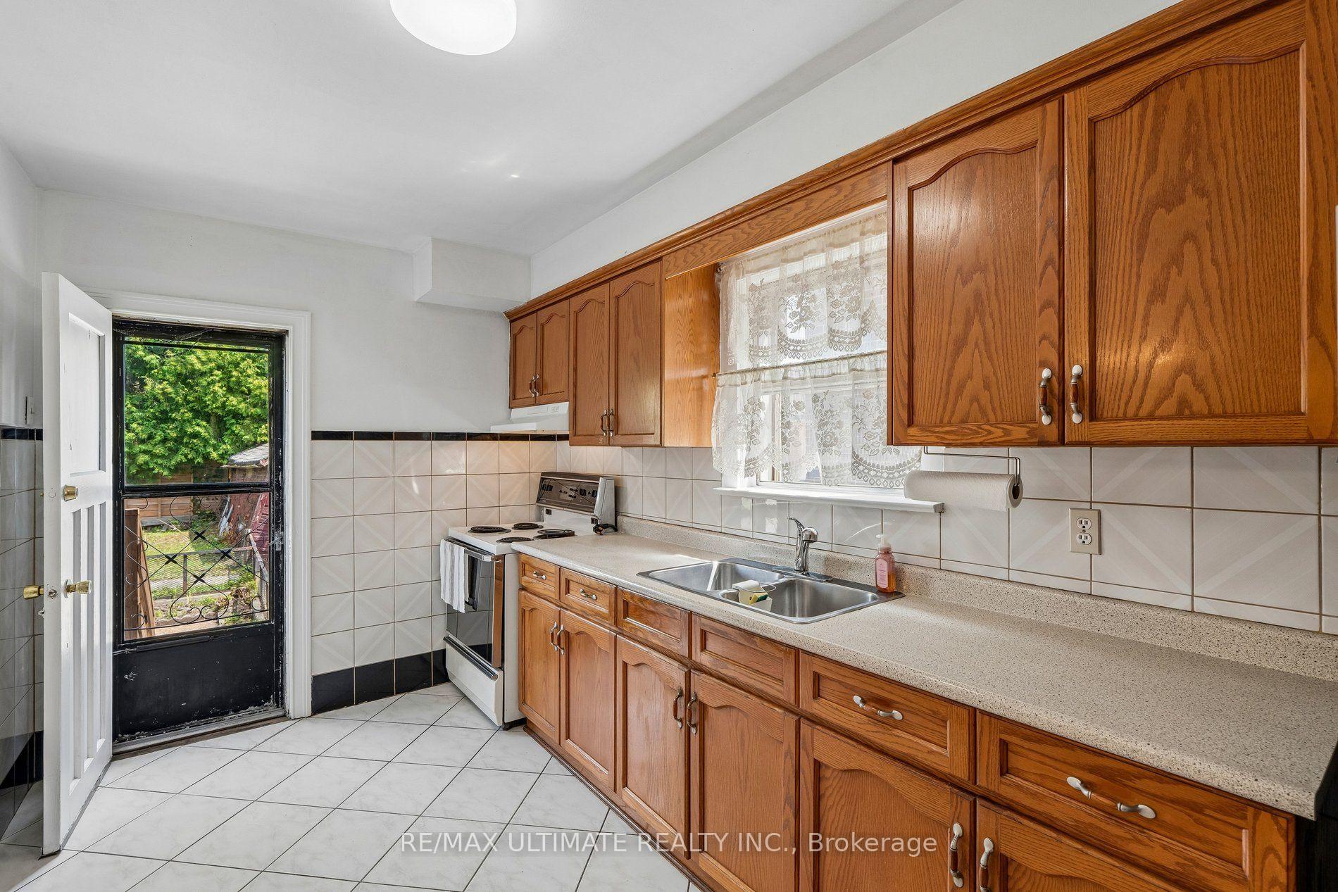 Photo 19 of 463 Oakwood Avenue, Toronto, Oakwood Village — HOMEH