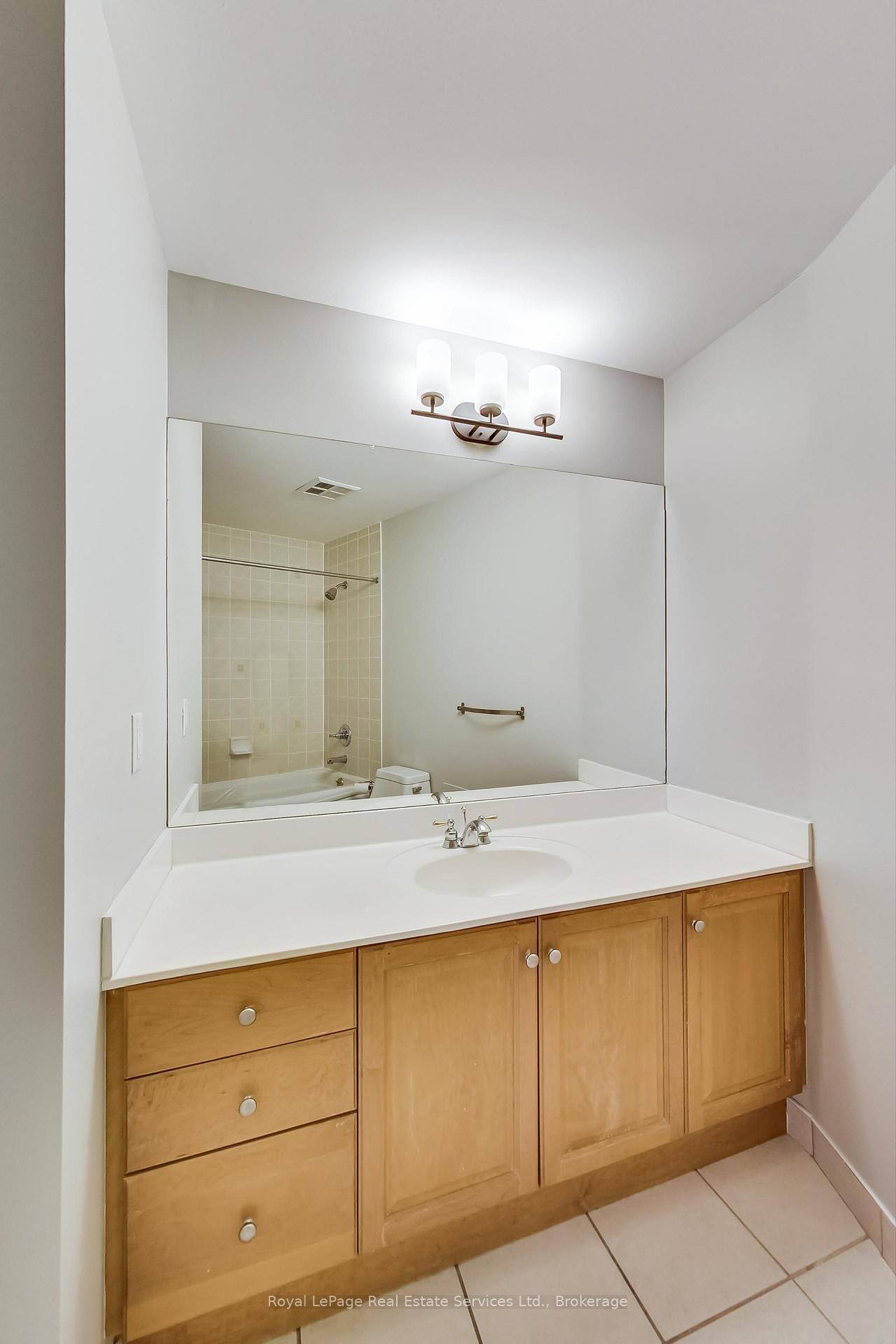 Photo 8 of Unit 808, 115 Richmond Street E, Toronto, Church-Yonge Corridor — HOMEH