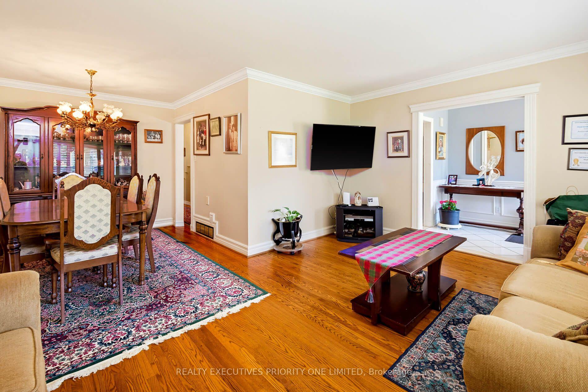 Photo 7 of 182 Dew Street, King, King City — HOMEH