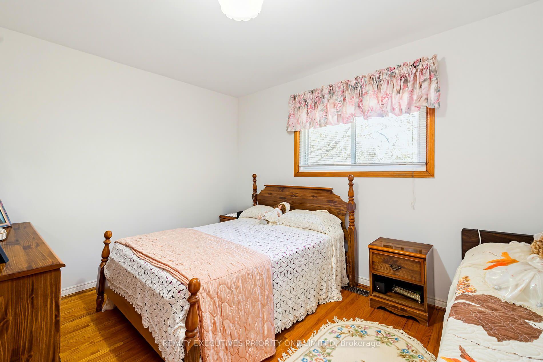 Photo 14 of 182 Dew Street, King, King City — HOMEH