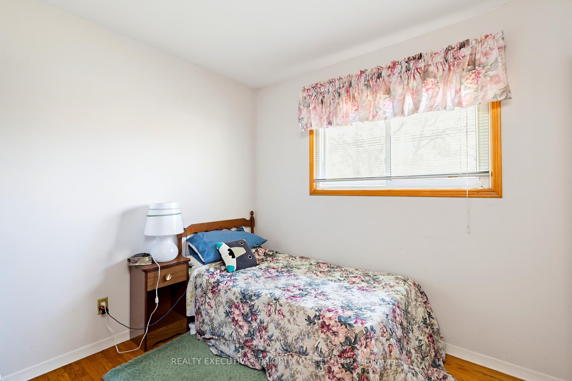 Photo 15 of 182 Dew Street, King, King City — HOMEH