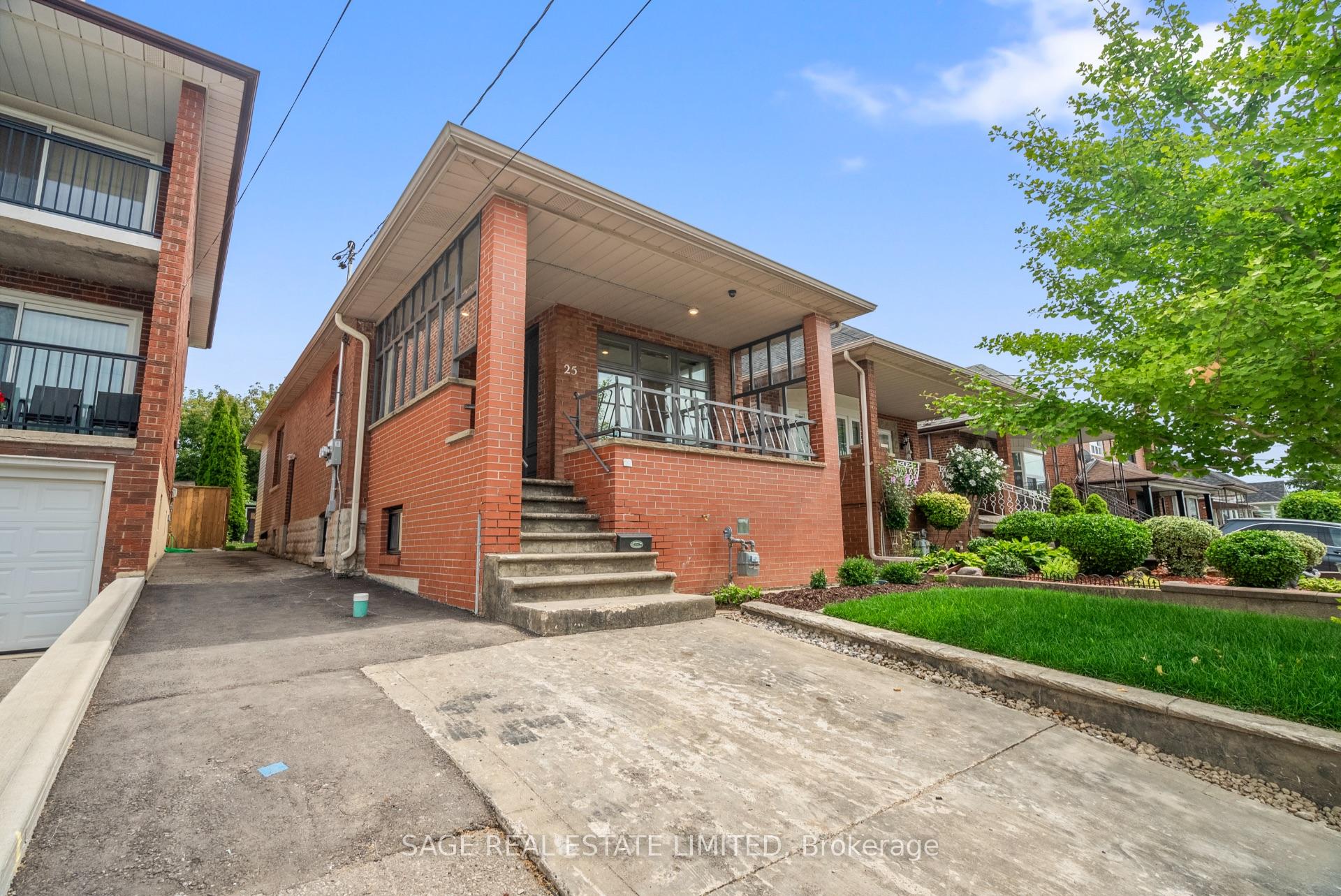 Photo 1 of 25 Chamberlain Avenue, North York, Briar Hill-Belgravia — HOMEH