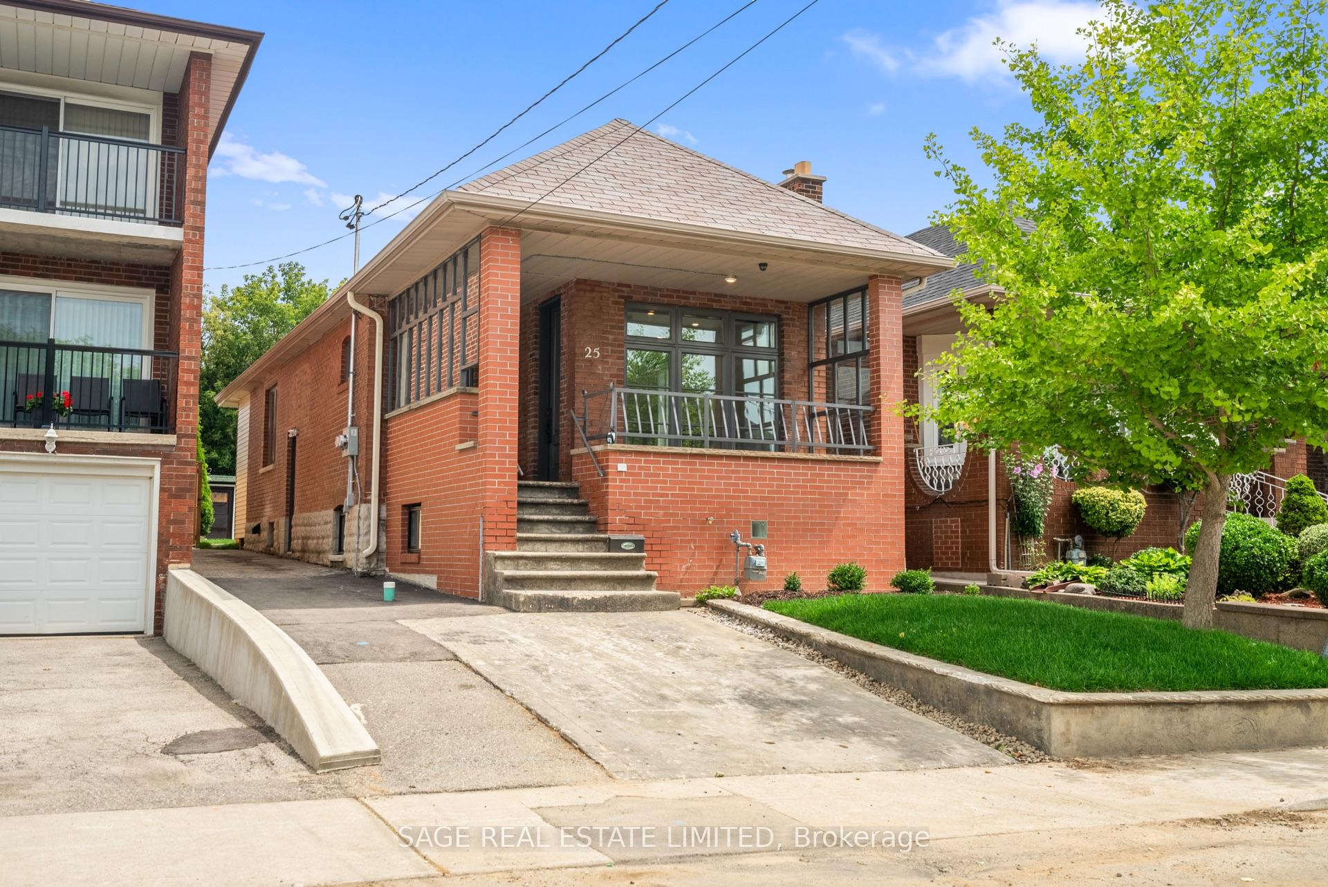 Photo 4 of 25 Chamberlain Avenue, North York, Briar Hill-Belgravia — HOMEH