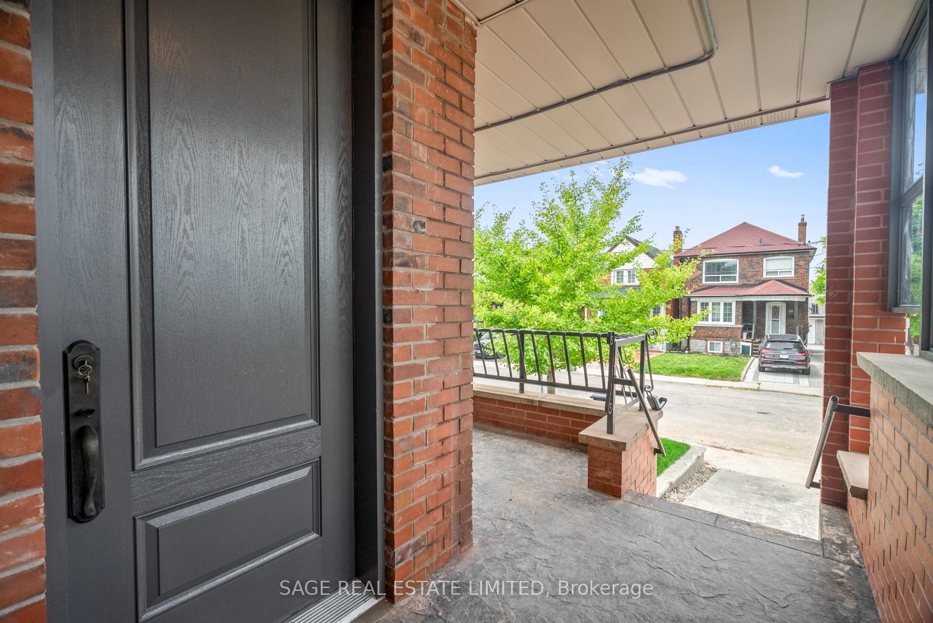 Photo 7 of 25 Chamberlain Avenue, North York, Briar Hill-Belgravia — HOMEH