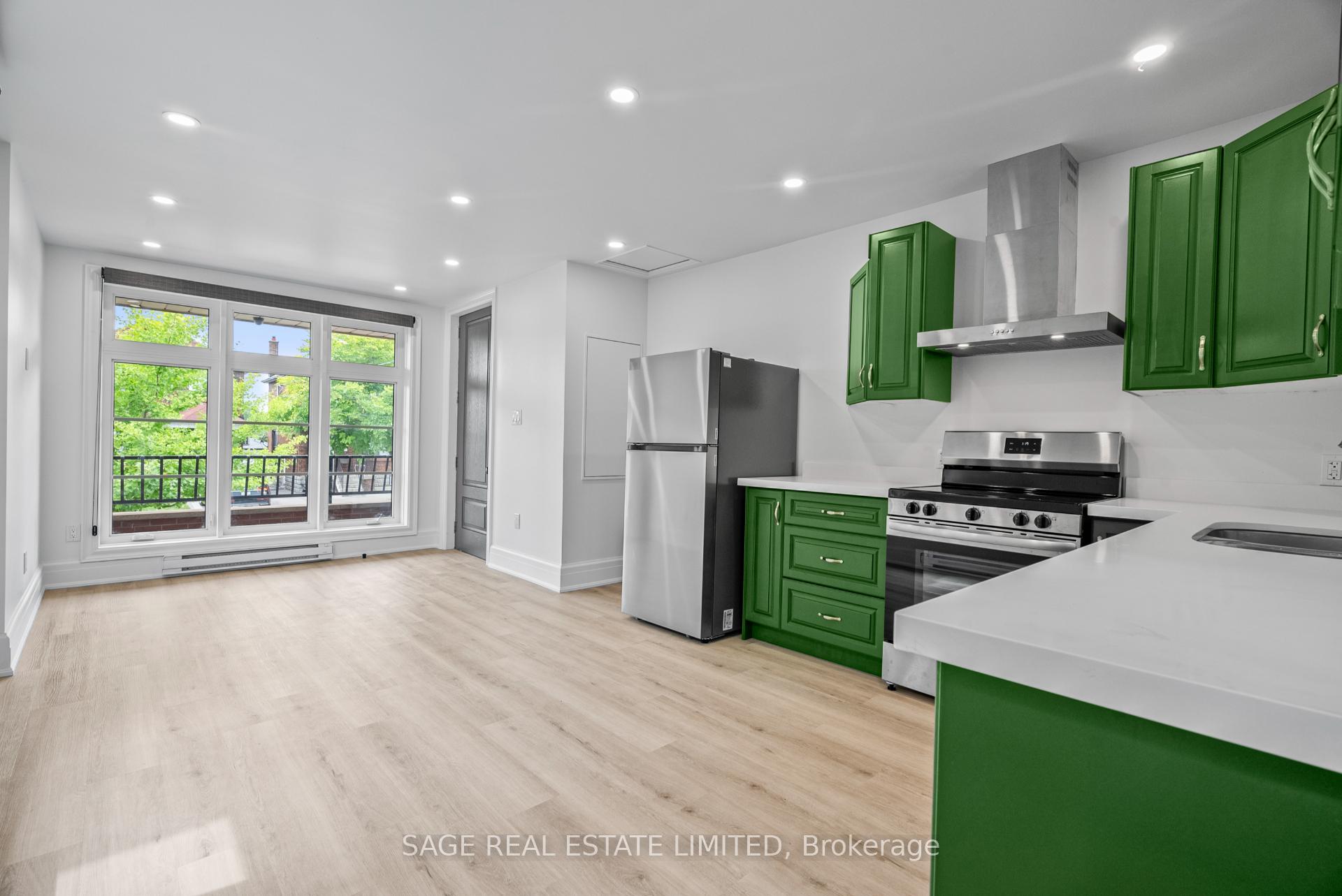 Photo 10 of 25 Chamberlain Avenue, North York, Briar Hill-Belgravia — HOMEH