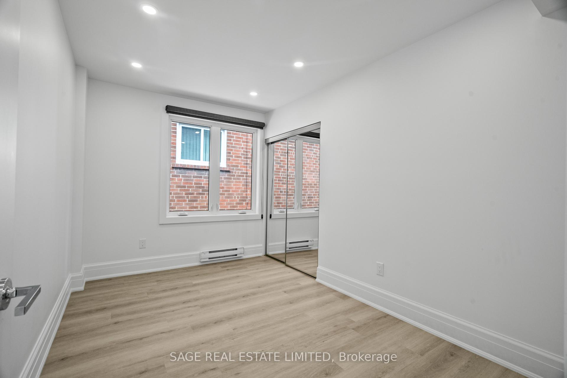 Photo 16 of 25 Chamberlain Avenue, North York, Briar Hill-Belgravia — HOMEH