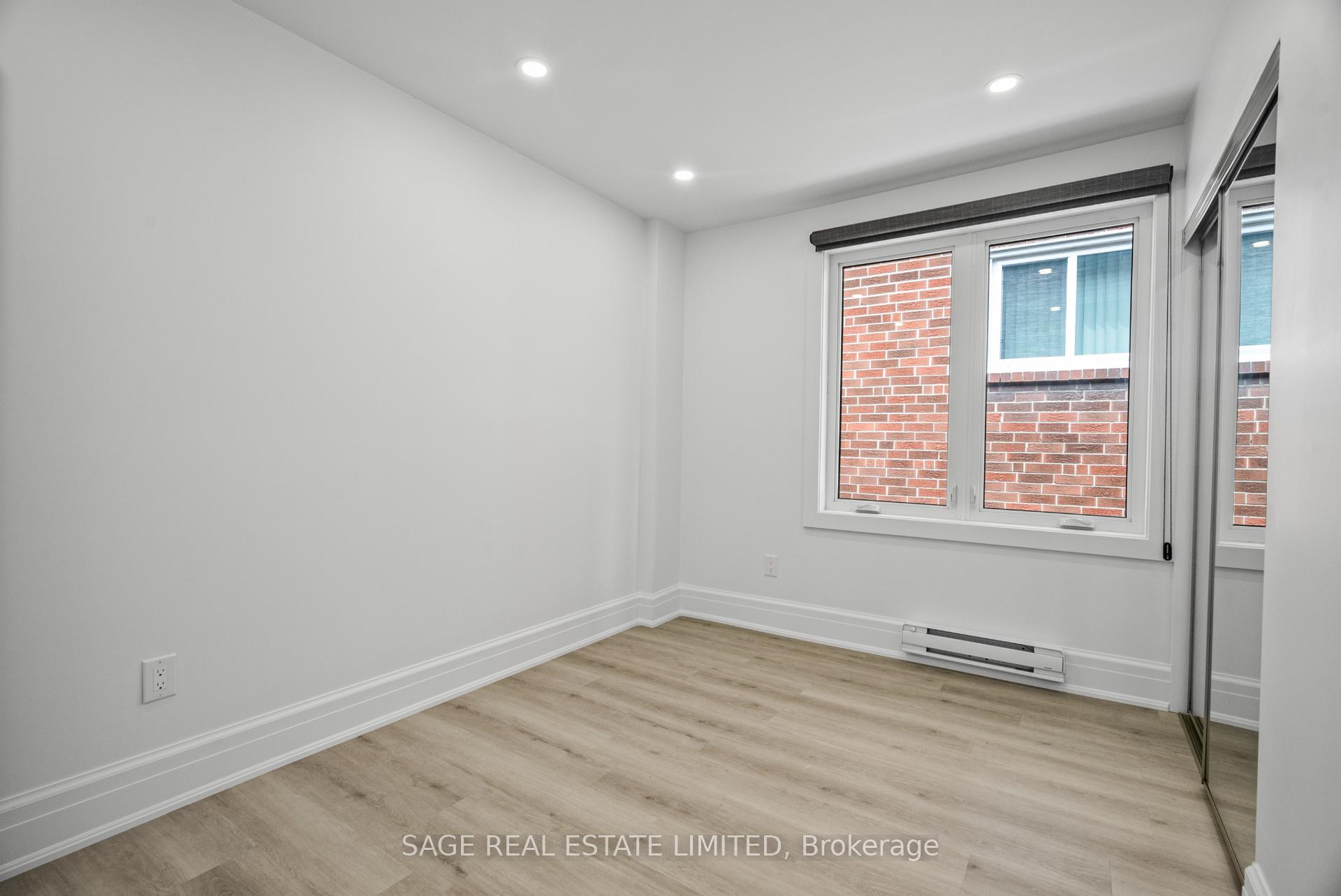 Photo 17 of 25 Chamberlain Avenue, North York, Briar Hill-Belgravia — HOMEH