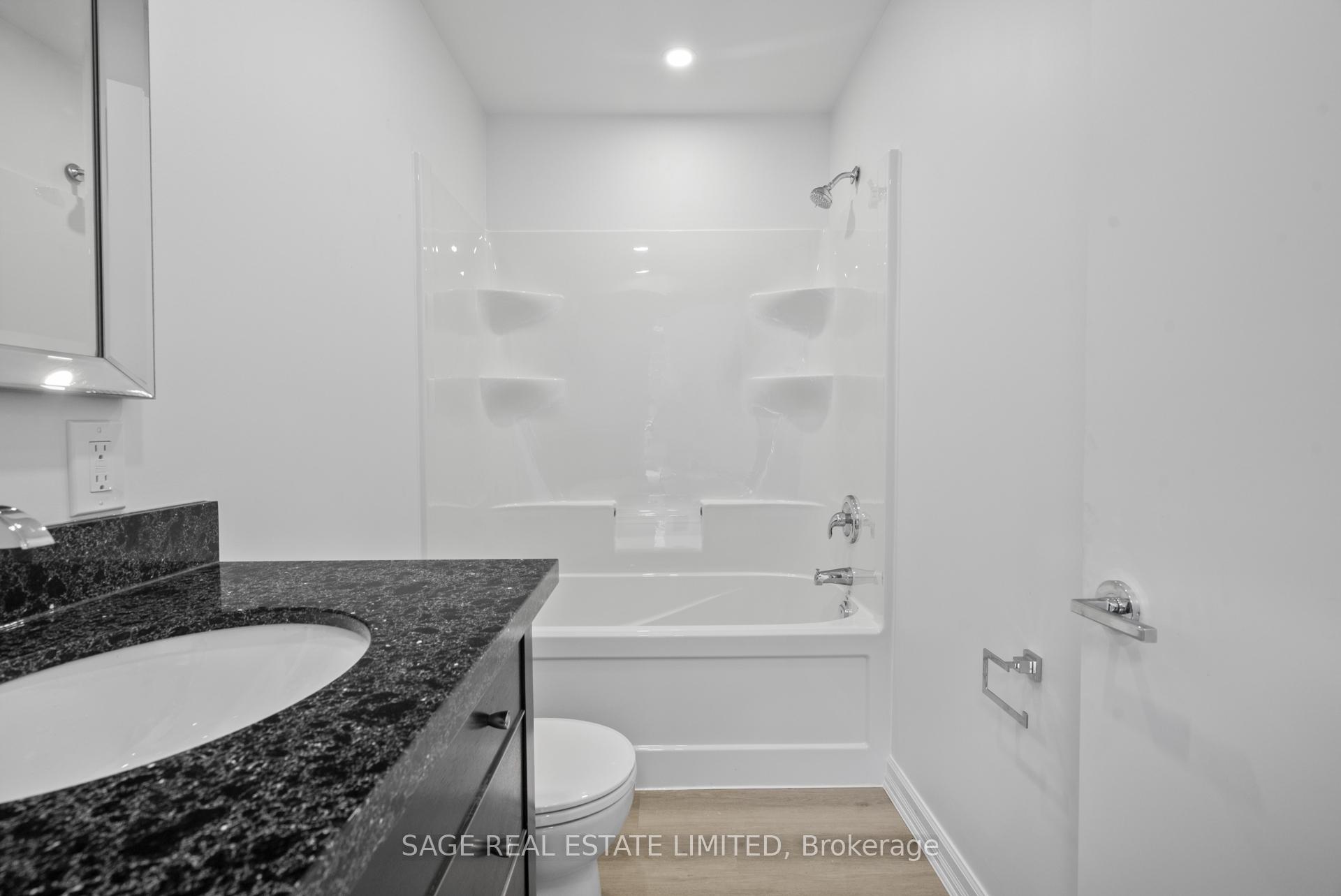 Photo 21 of 25 Chamberlain Avenue, North York, Briar Hill-Belgravia — HOMEH
