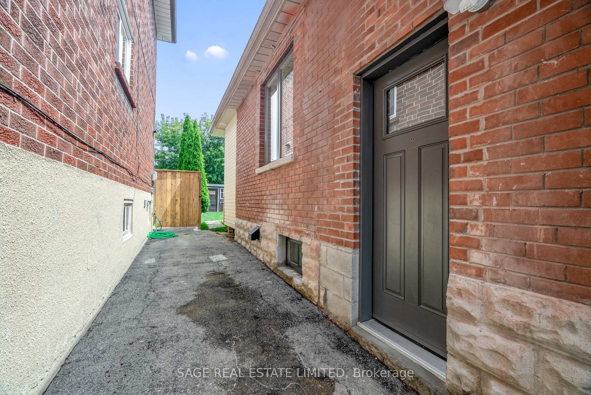 Photo 41 of 25 Chamberlain Avenue, North York, Briar Hill-Belgravia — HOMEH