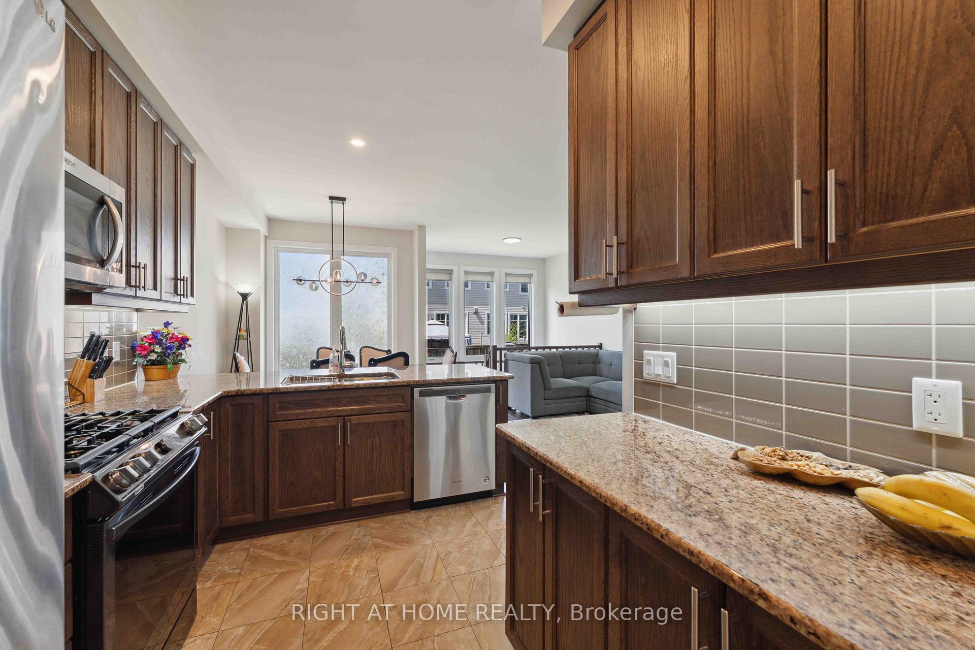 Photo 12 of 819 Miikana Road, Ottawa, Blossom Park/Kemp Park/Findlay Creek — HOMEH