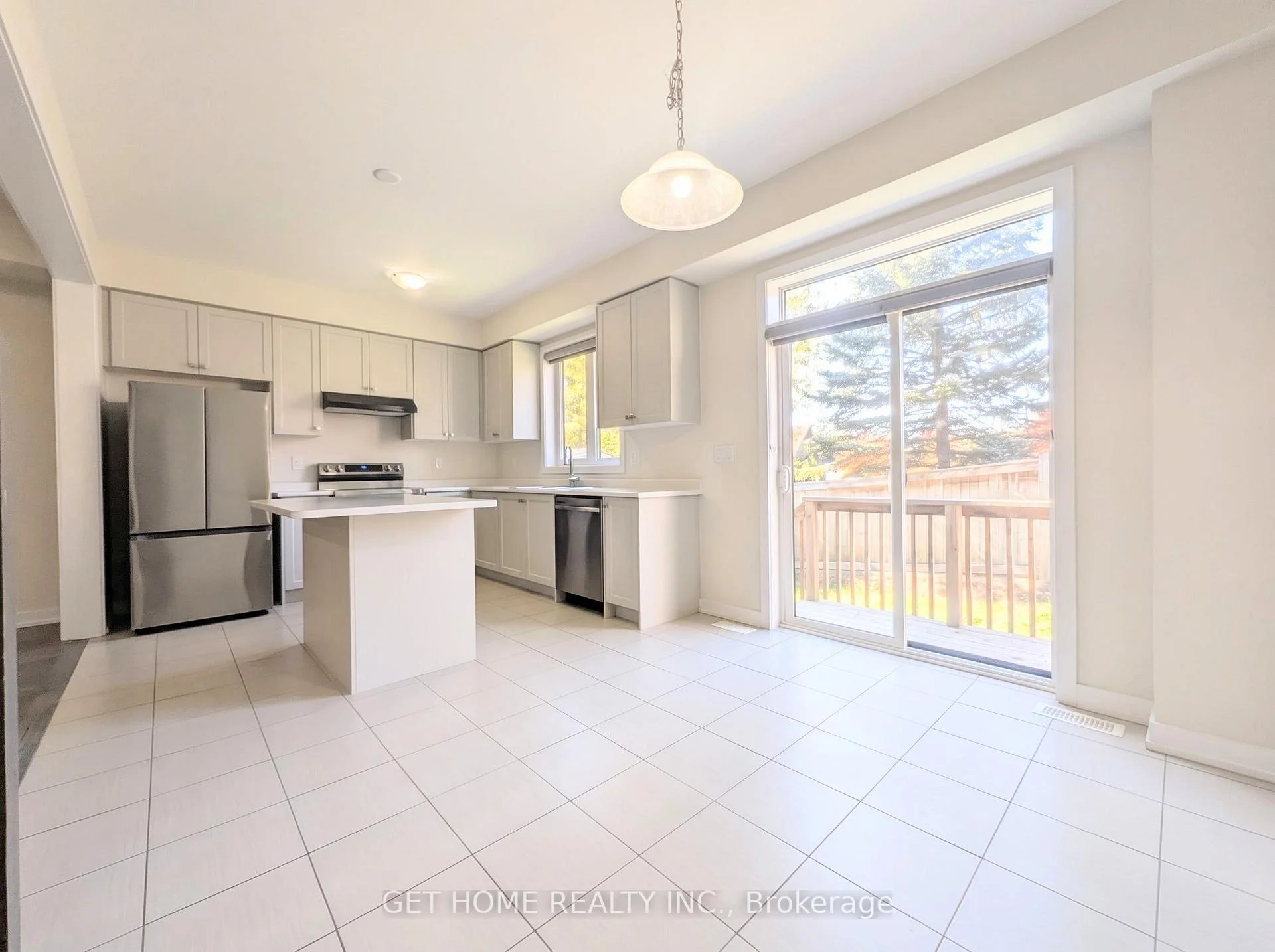Photo 9 of 15 Sundin Drive, Haldimand — HOMEH