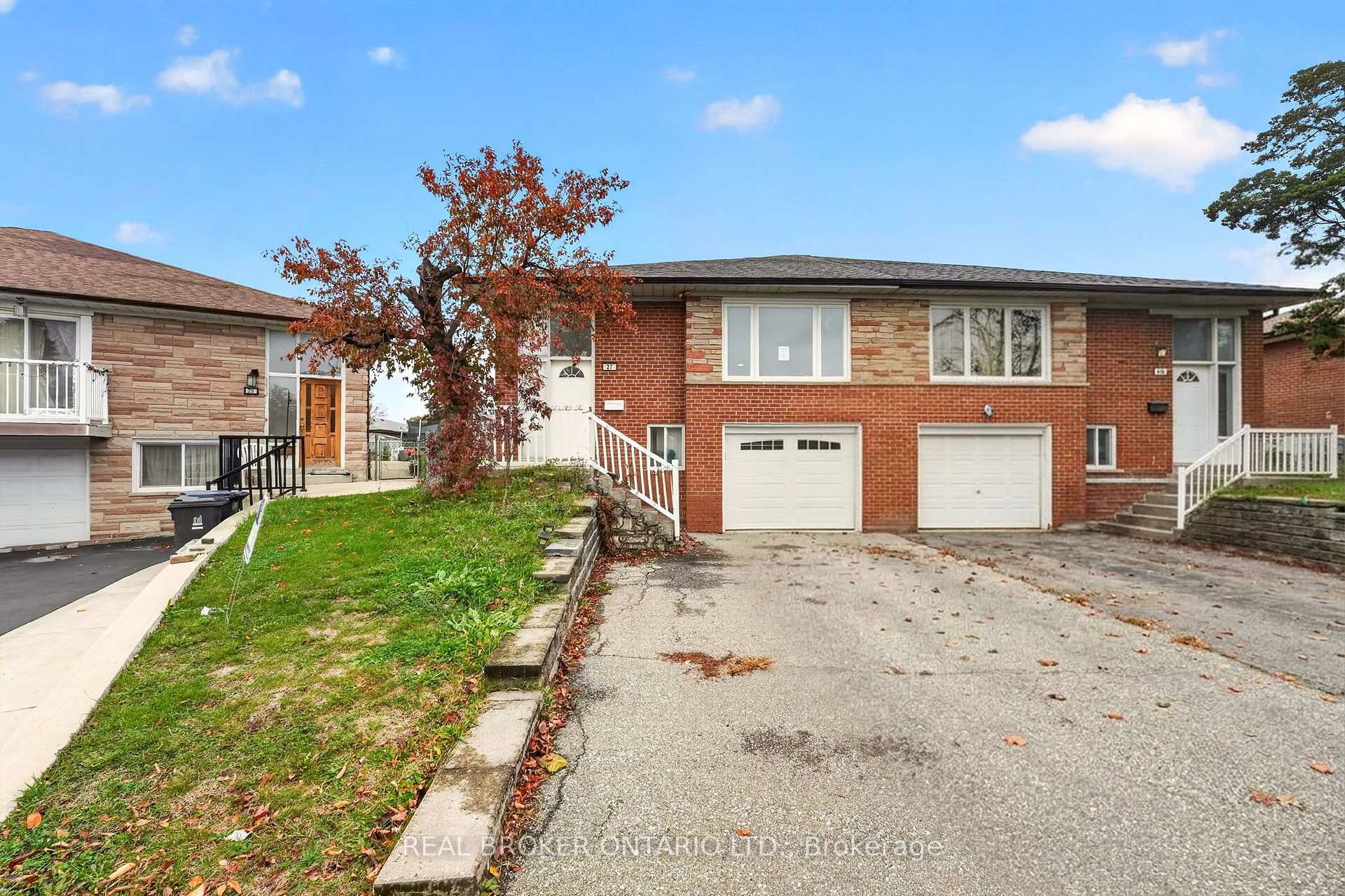 Photo 2 of 27 Vange Crescent, Etobicoke, Mount Olive-Silverstone-Jamestown — HOMEH