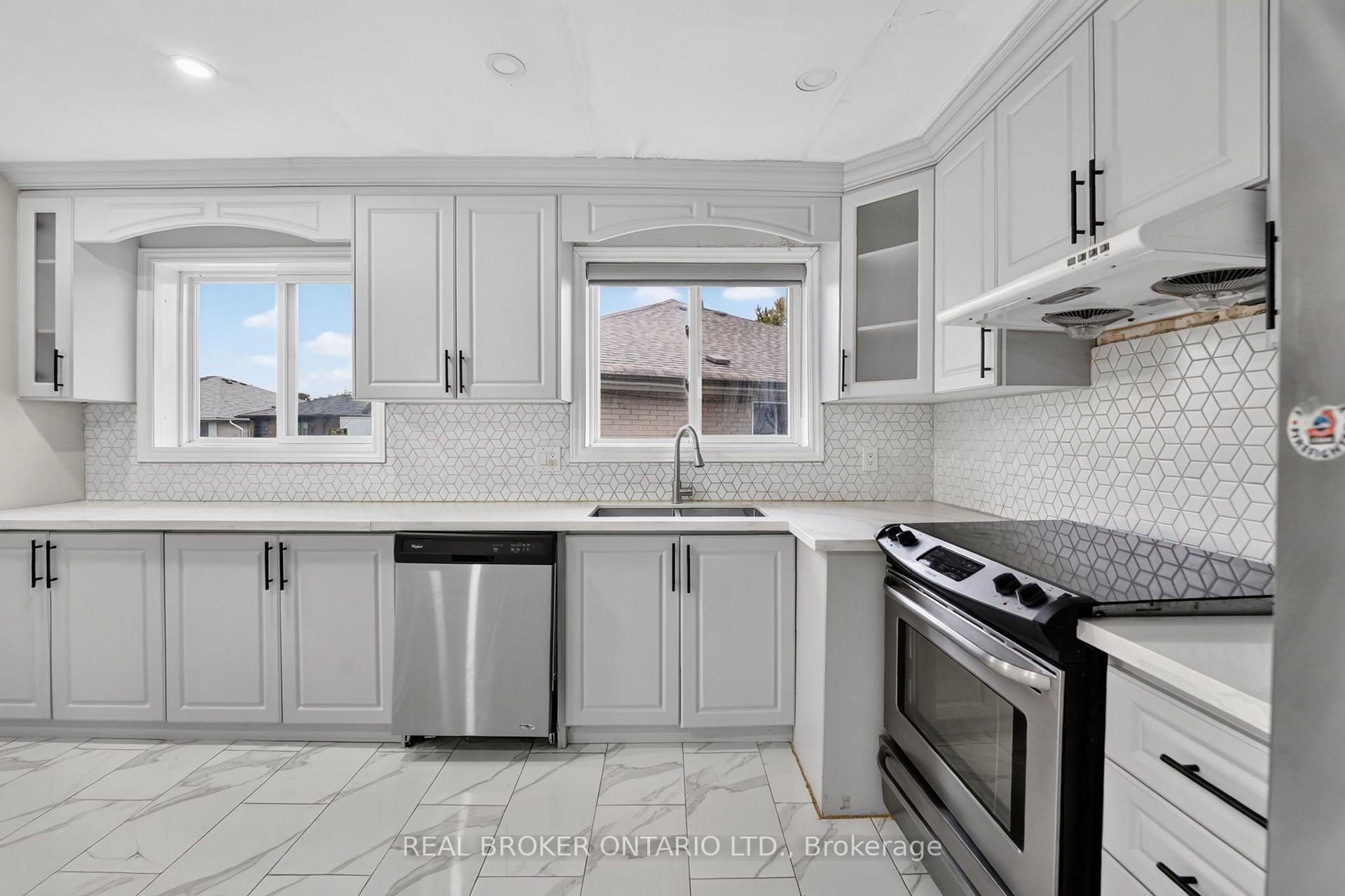 Photo 6 of 27 Vange Crescent, Etobicoke, Mount Olive-Silverstone-Jamestown — HOMEH