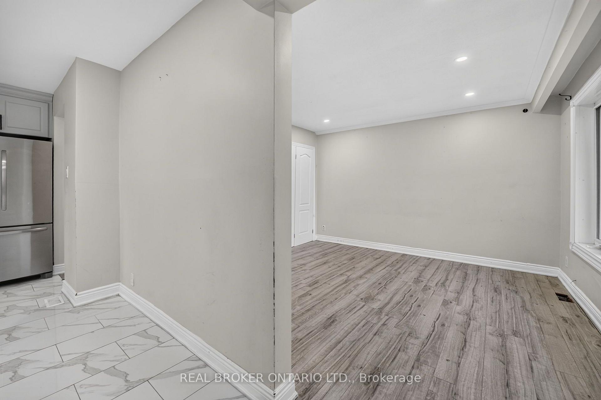 Photo 8 of 27 Vange Crescent, Etobicoke, Mount Olive-Silverstone-Jamestown — HOMEH